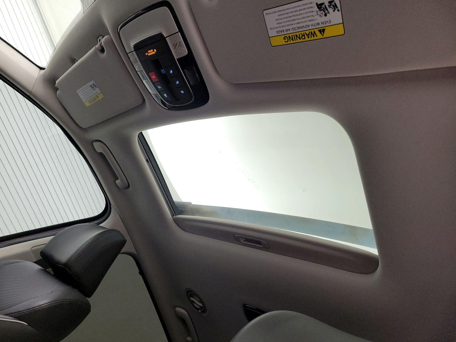 Sunroof(s) & Overhead Airbags