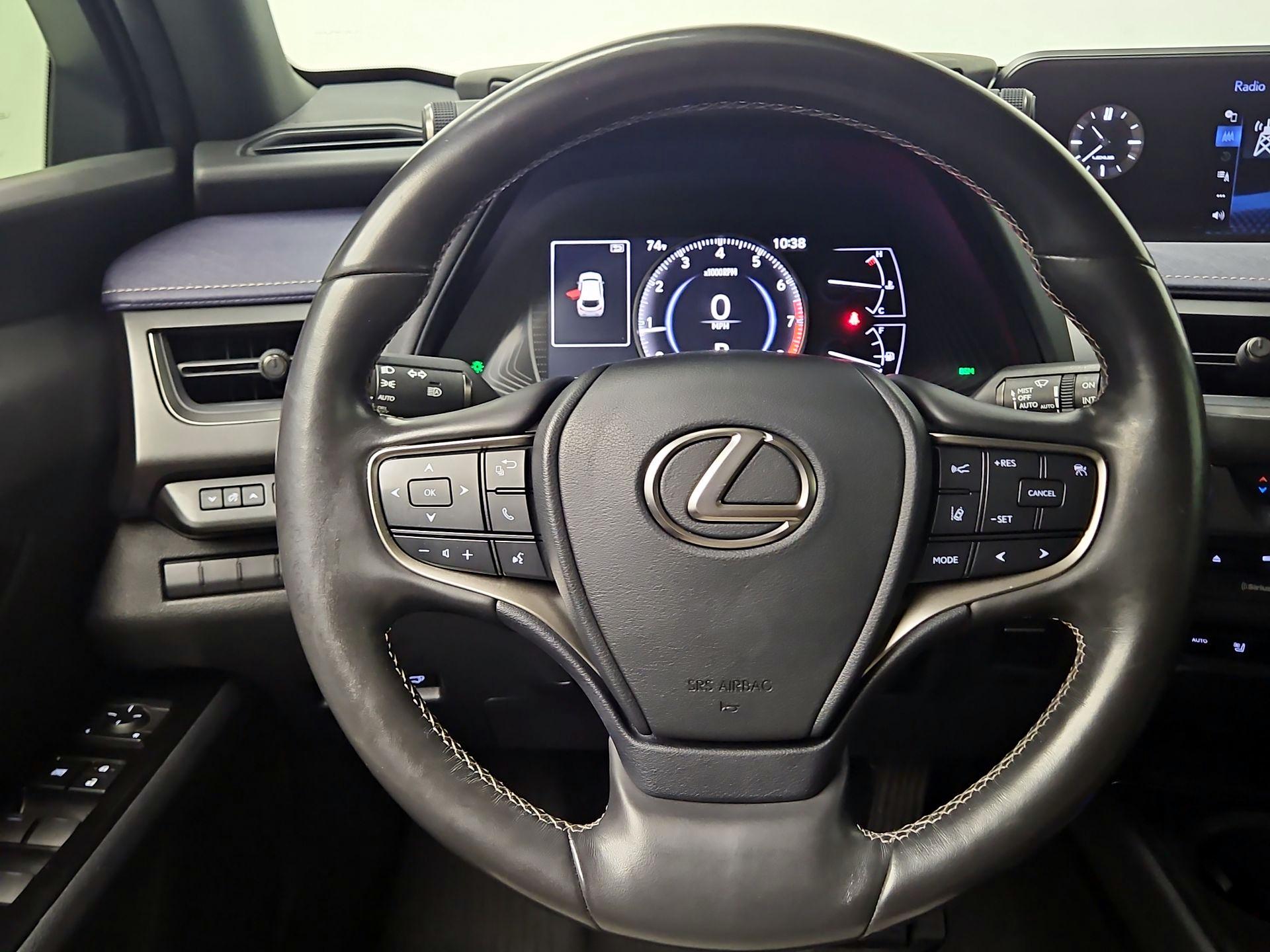 Thumbnail: 2019 Lexus UX - 10