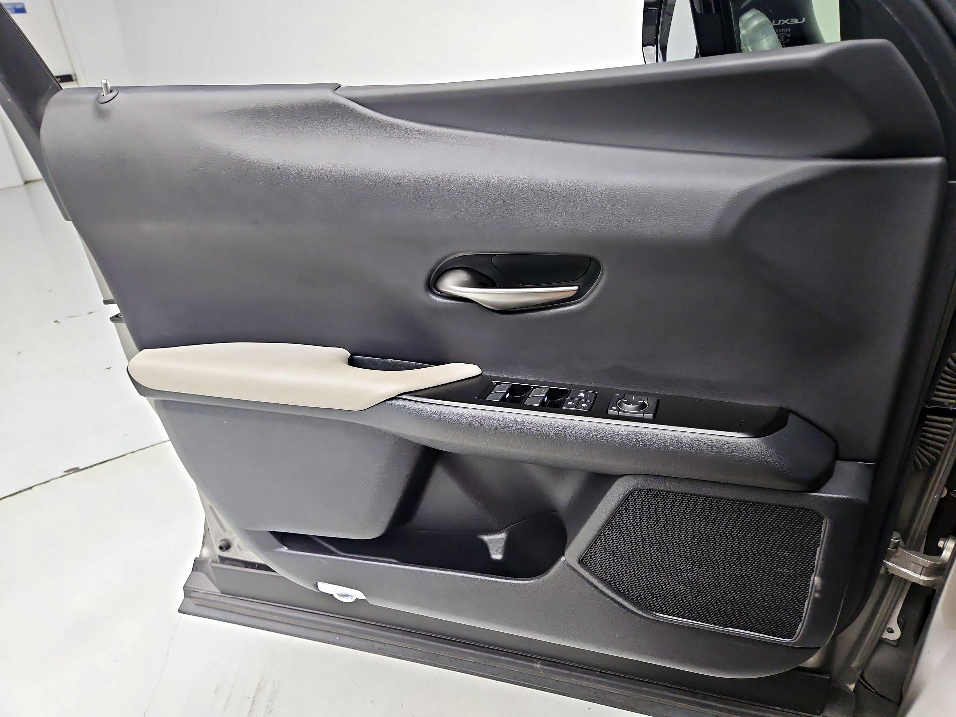 Thumbnail: 2019 Lexus UX - 12