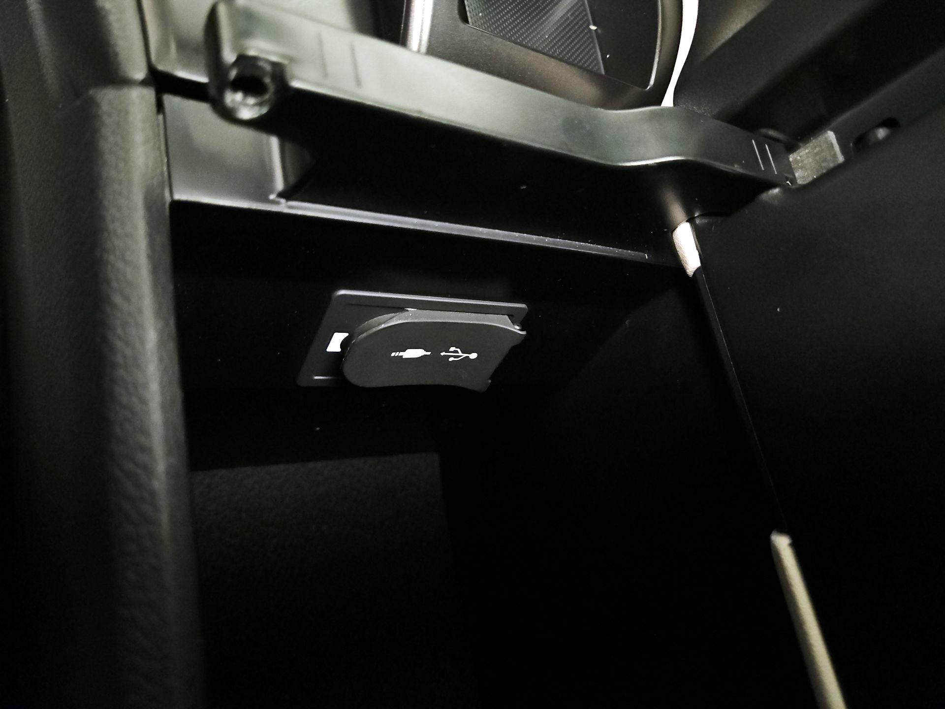 Thumbnail: 2019 Lexus UX - 18