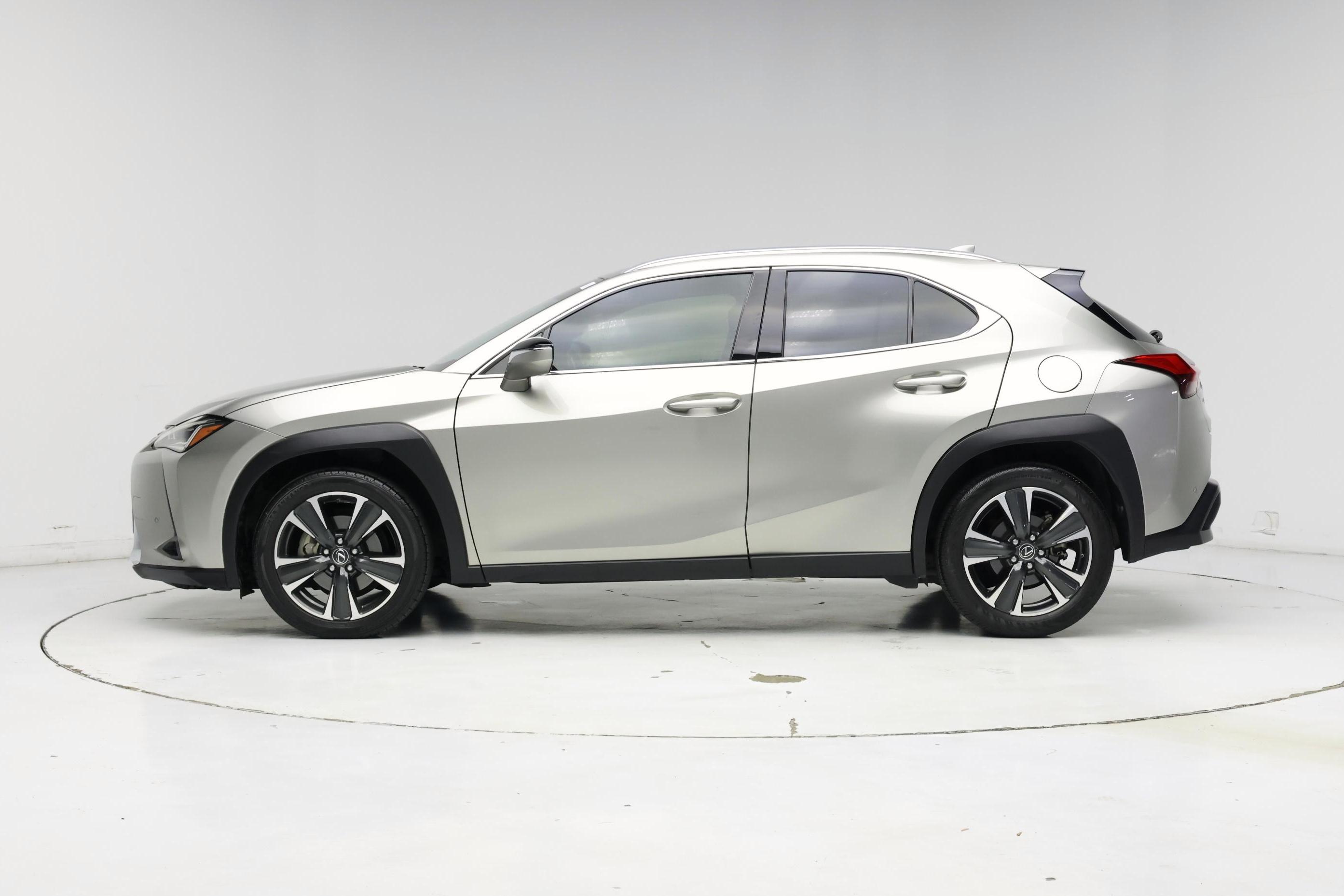 Thumbnail: 2019 Lexus UX - 3