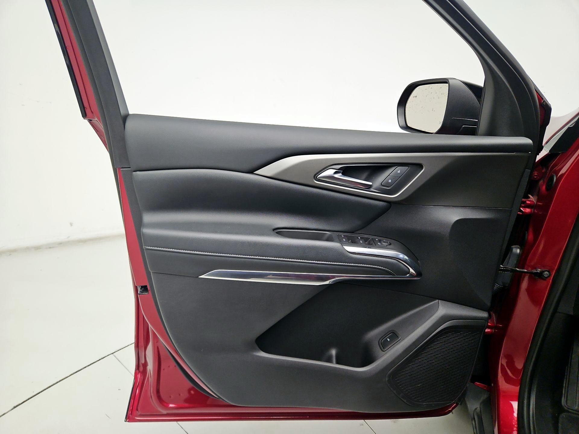Thumbnail: 2025 Chevrolet Traverse - 12