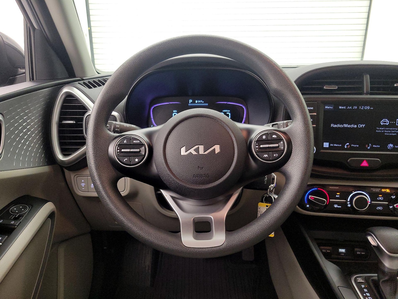 2025 Kia Soul LX - Photo 11