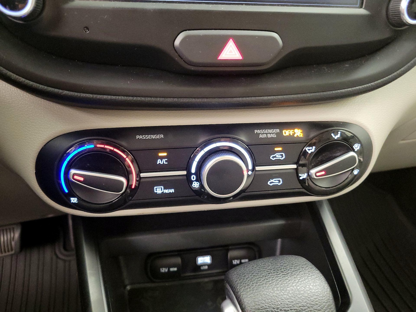 2025 Kia Soul LX - Photo 17