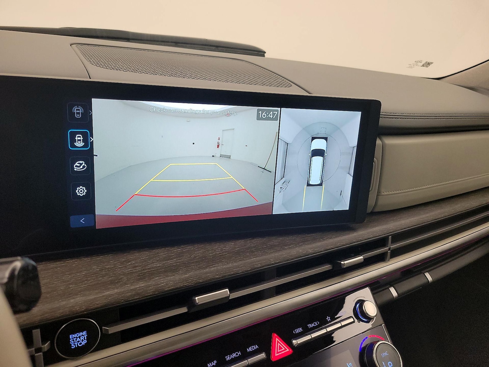 2025 Hyundai Santa Fe Limited - Photo 16