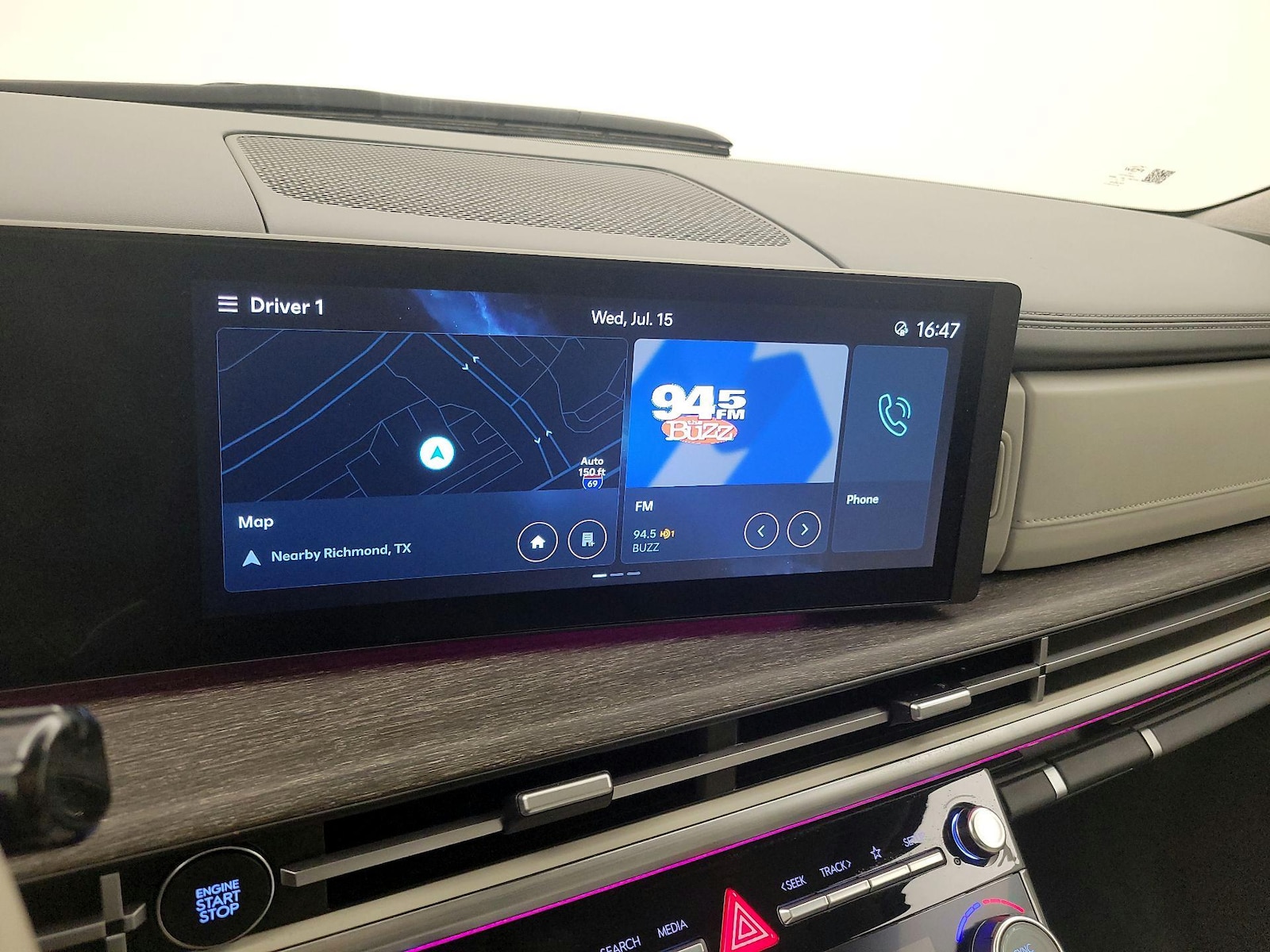 2025 Hyundai Santa Fe Limited - Photo 17