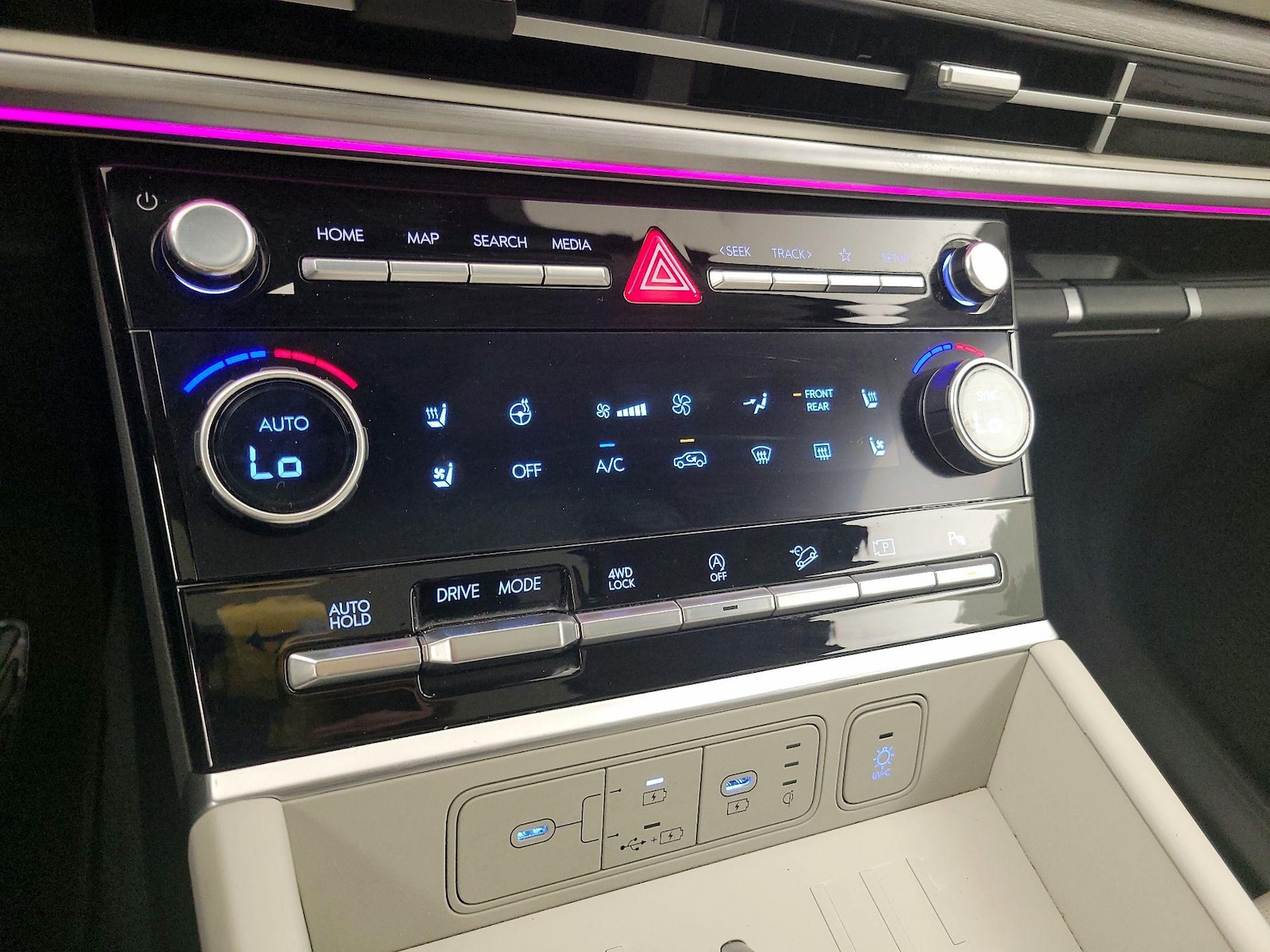 2025 Hyundai Santa Fe Limited - Photo 18