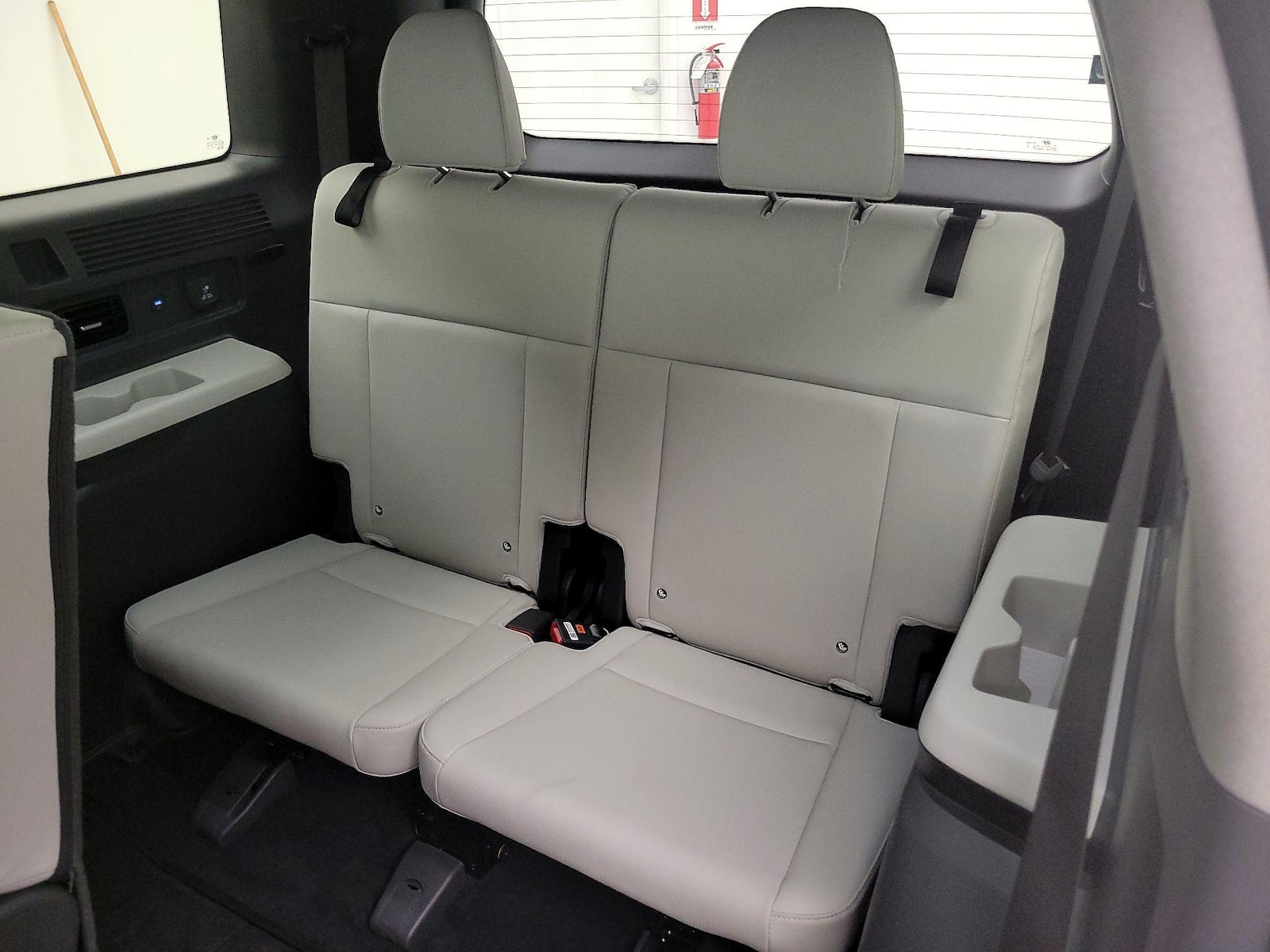 2025 Hyundai Santa Fe Limited - Photo 23