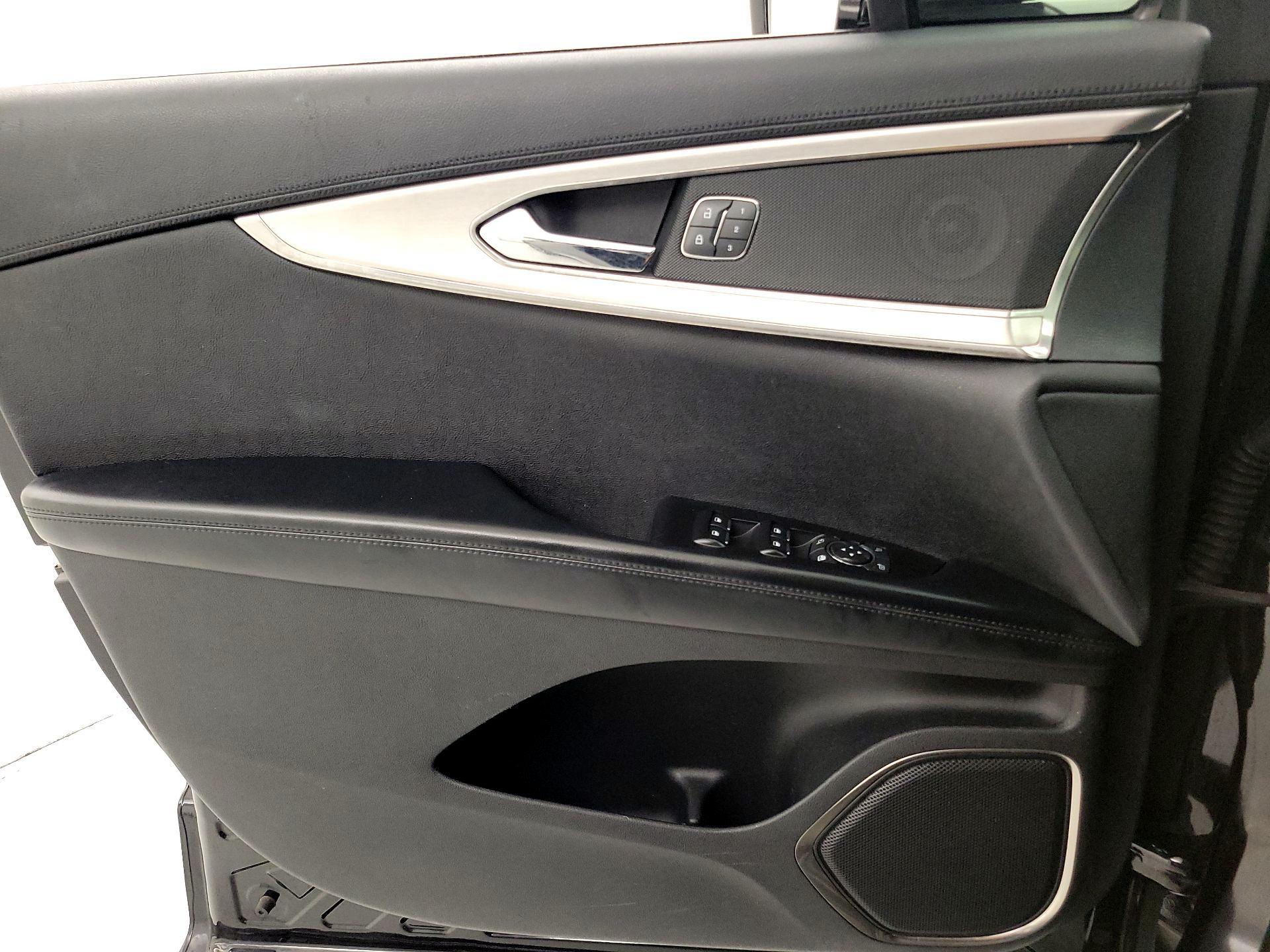 Thumbnail: 2020 Lincoln Nautilus - 12
