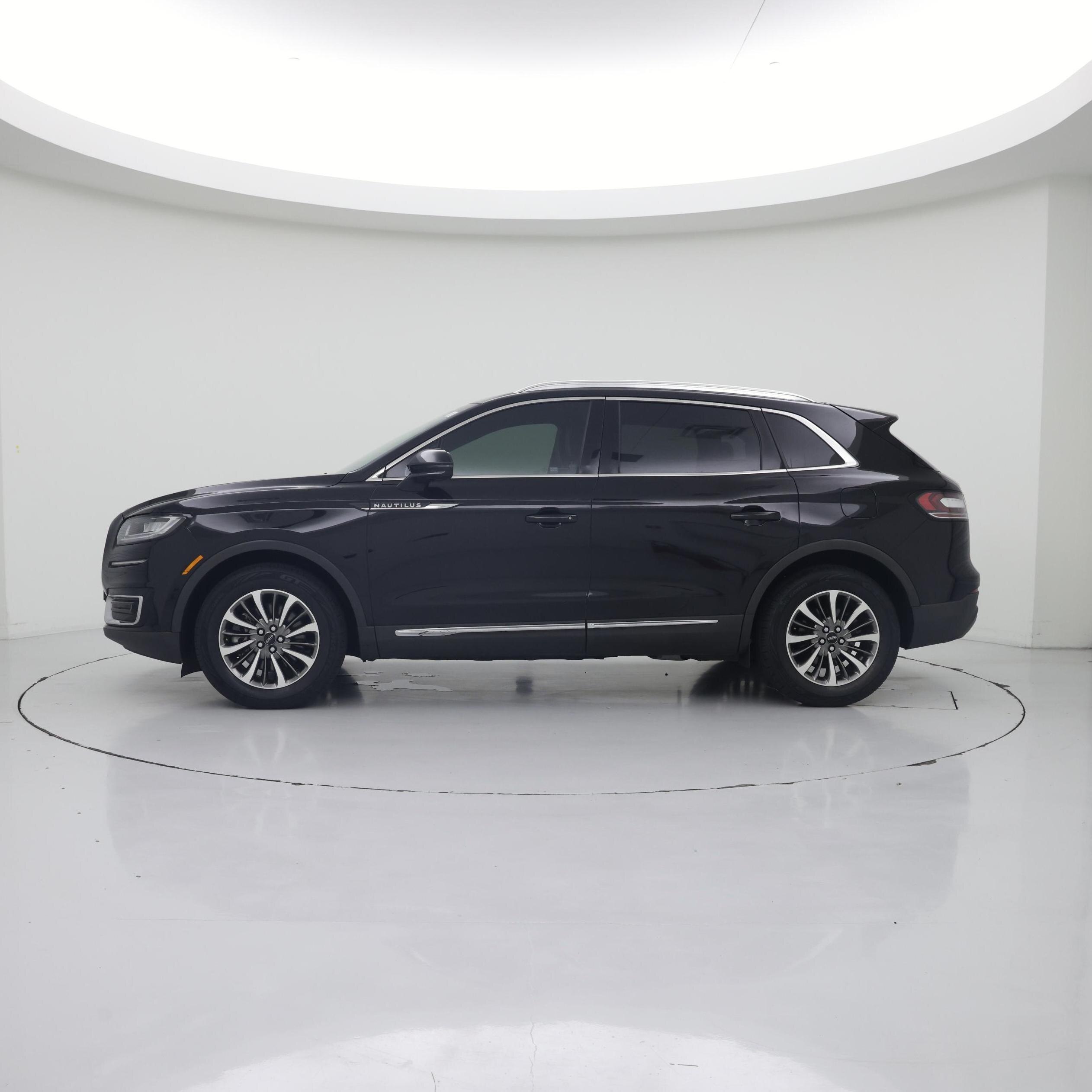 Thumbnail: 2020 Lincoln Nautilus - 3