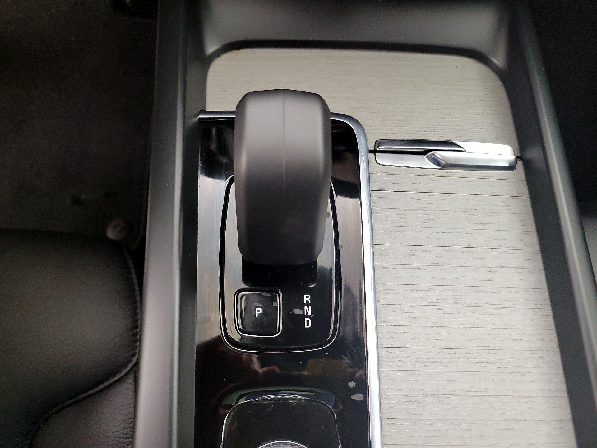 Thumbnail: 2025 Volvo XC60 - 17