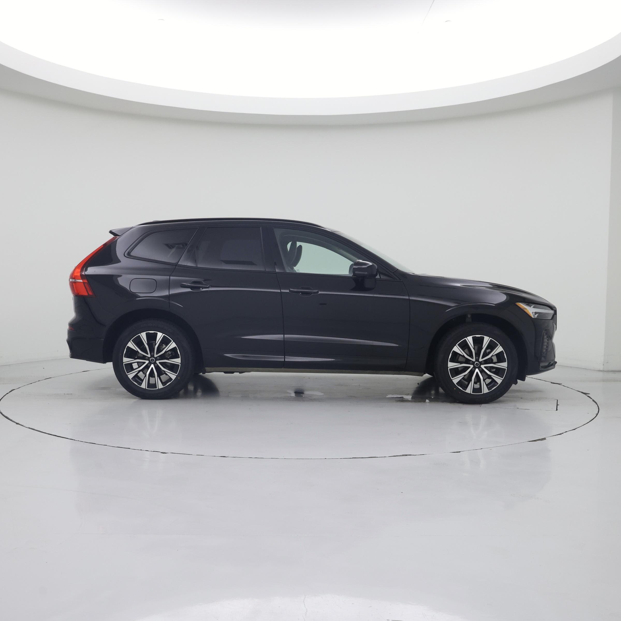 Thumbnail: 2025 Volvo XC60 - 7