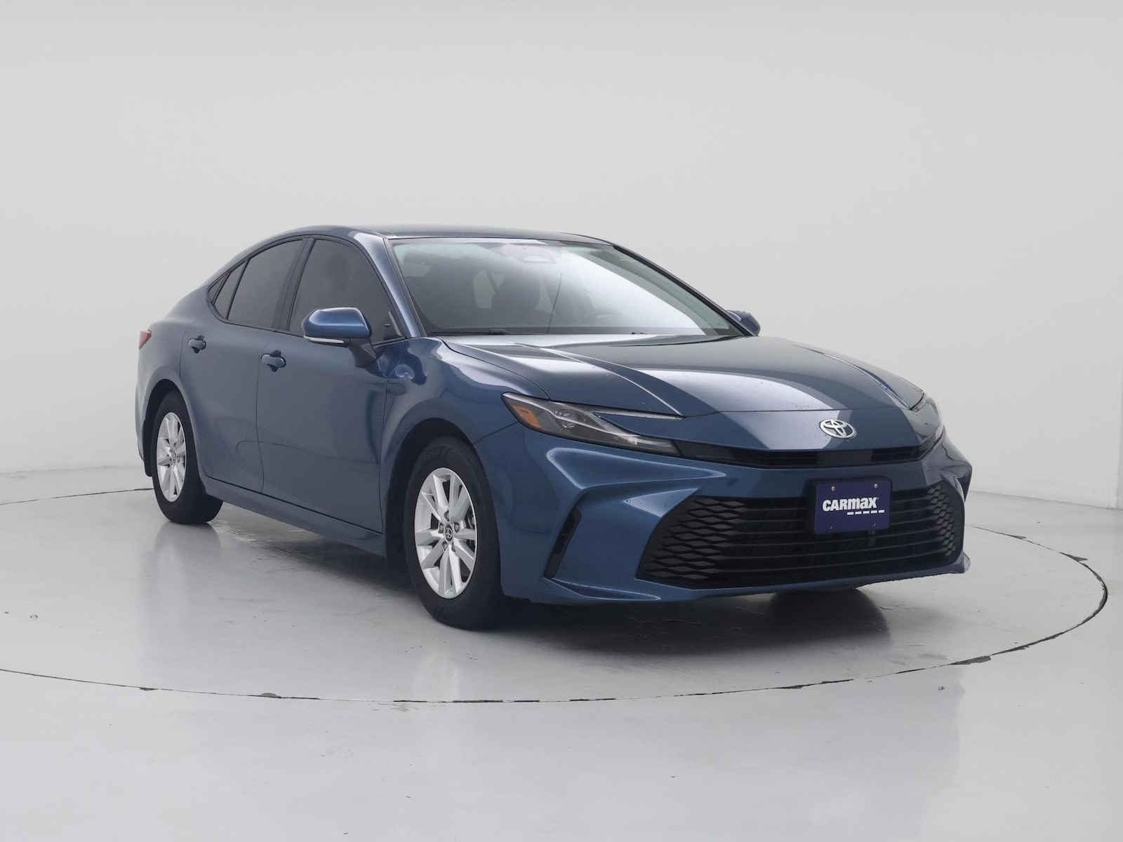 2026 Toyota Camry LE - Photo 2