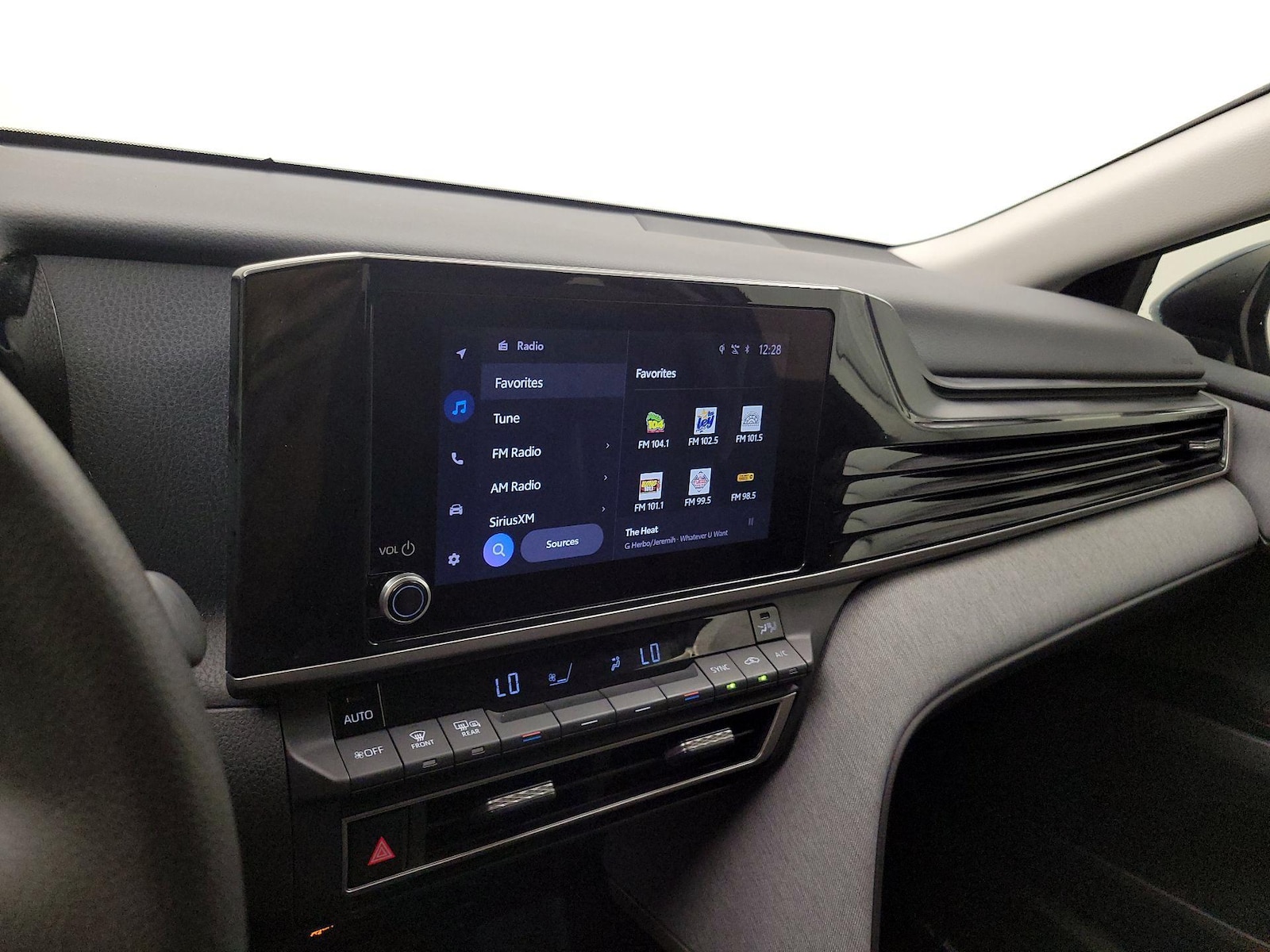 2026 Toyota Camry LE - Photo 16