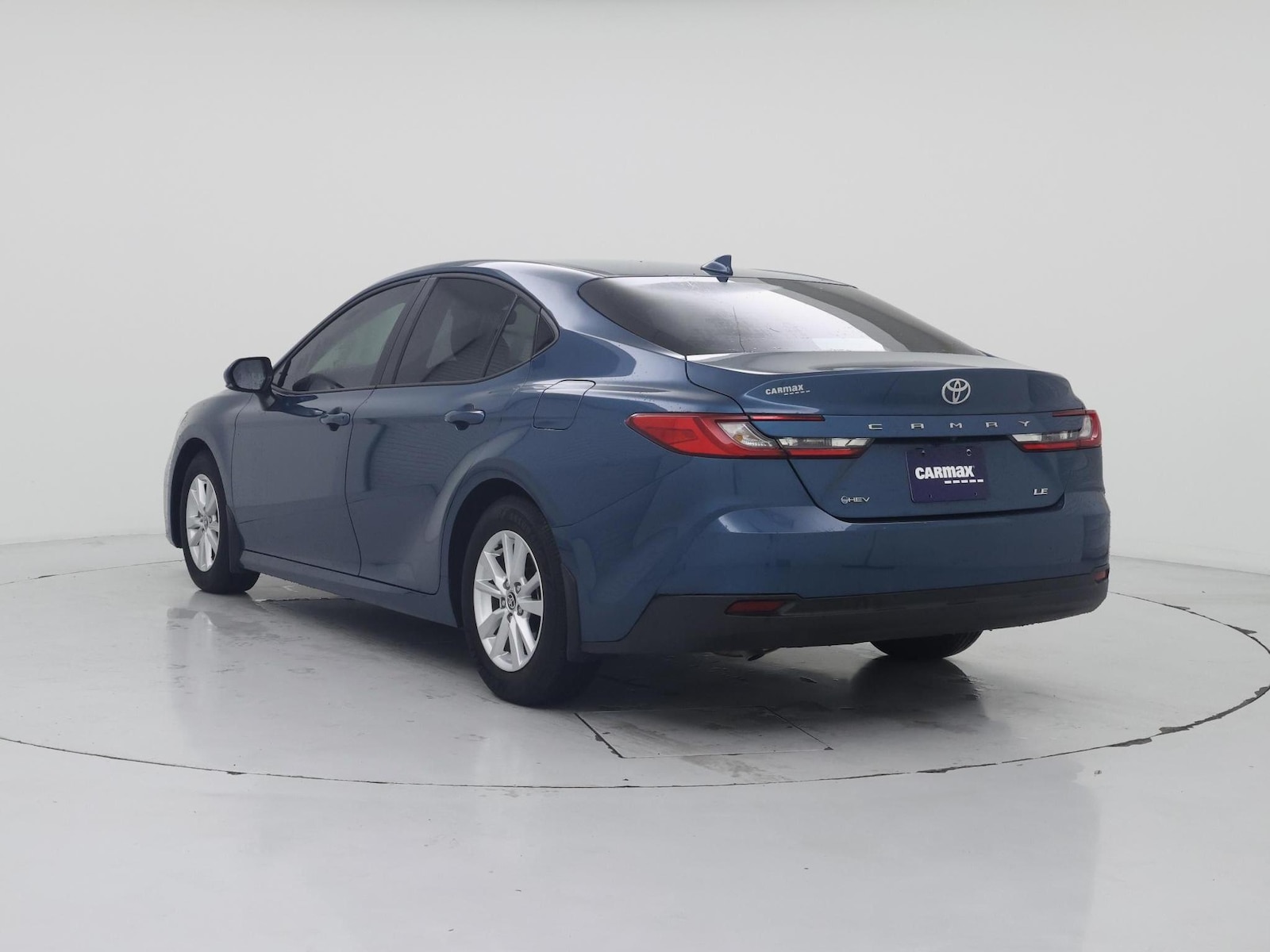 2026 Toyota Camry LE - Photo 3