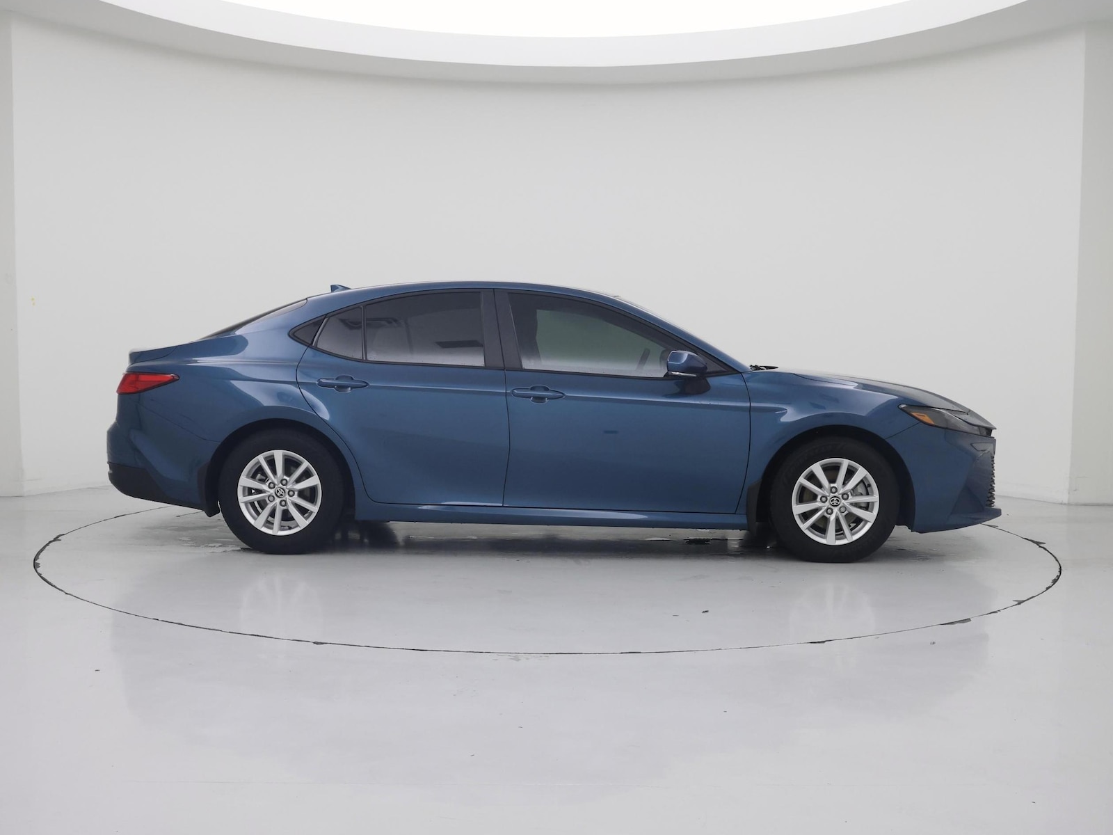 2026 Toyota Camry LE - Photo 8