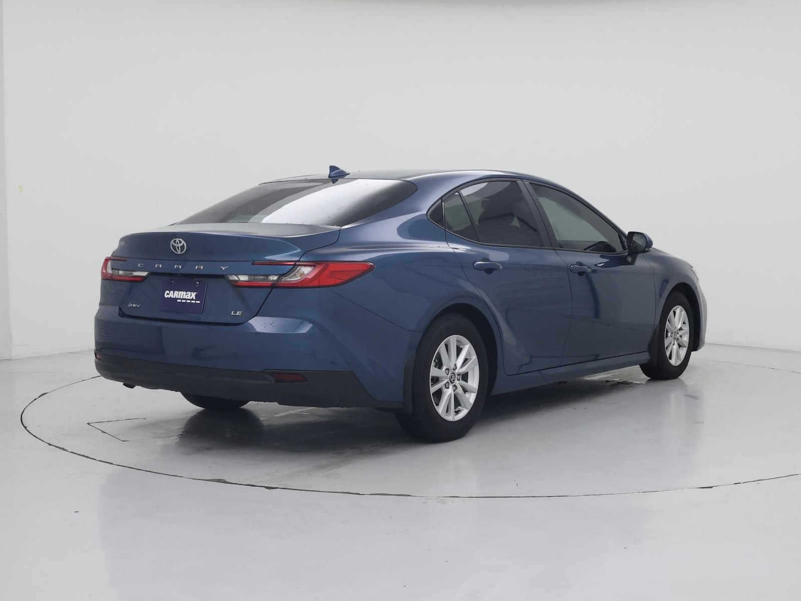 2026 Toyota Camry LE - Photo 9