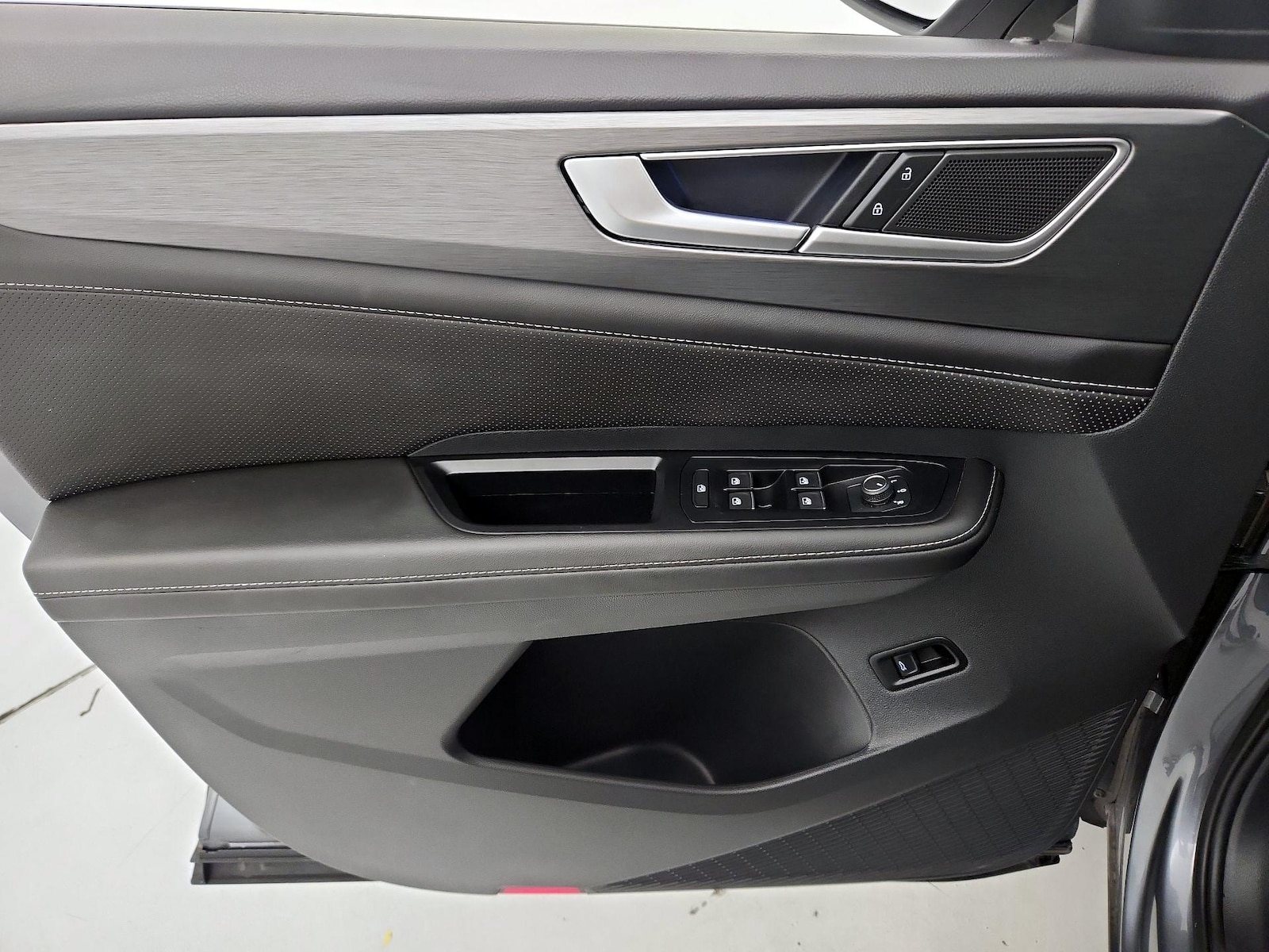 2025 Volkswagen Atlas Cross Sport SE w/Tech - Photo 13