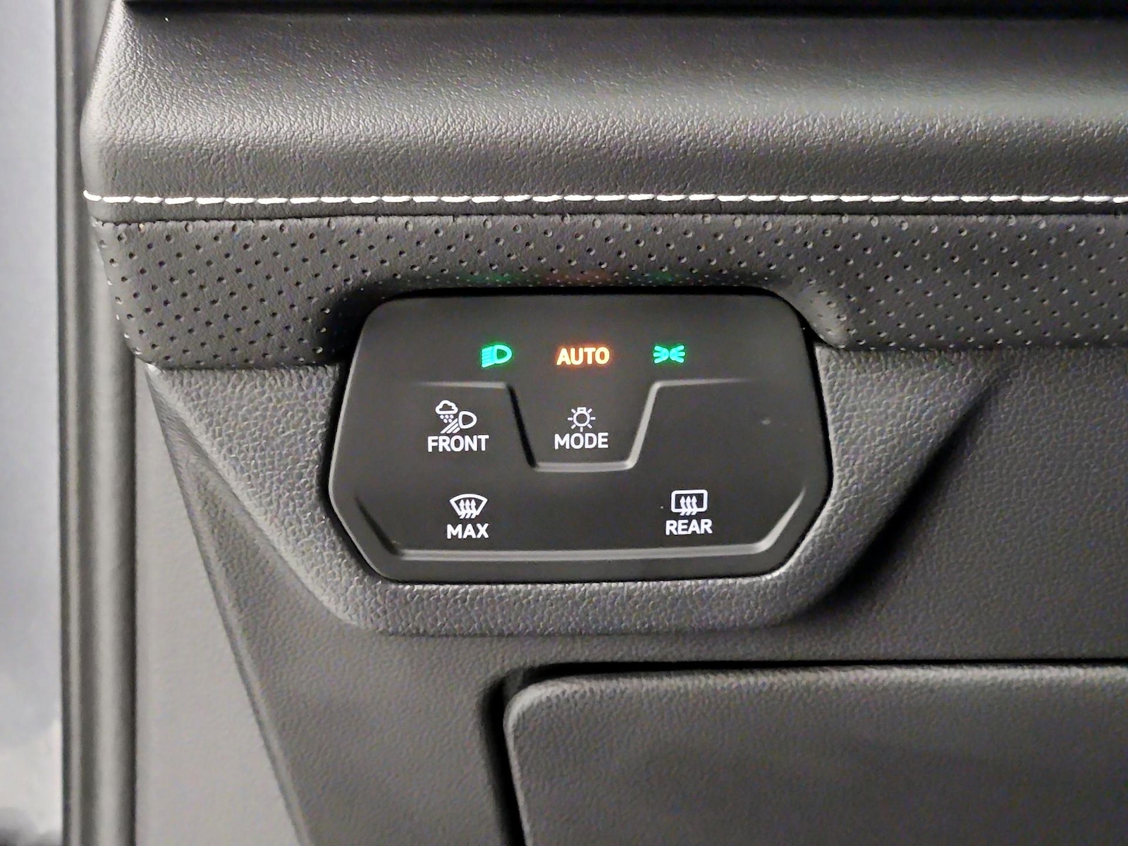 2025 Volkswagen Atlas Cross Sport SE w/Tech - Photo 14