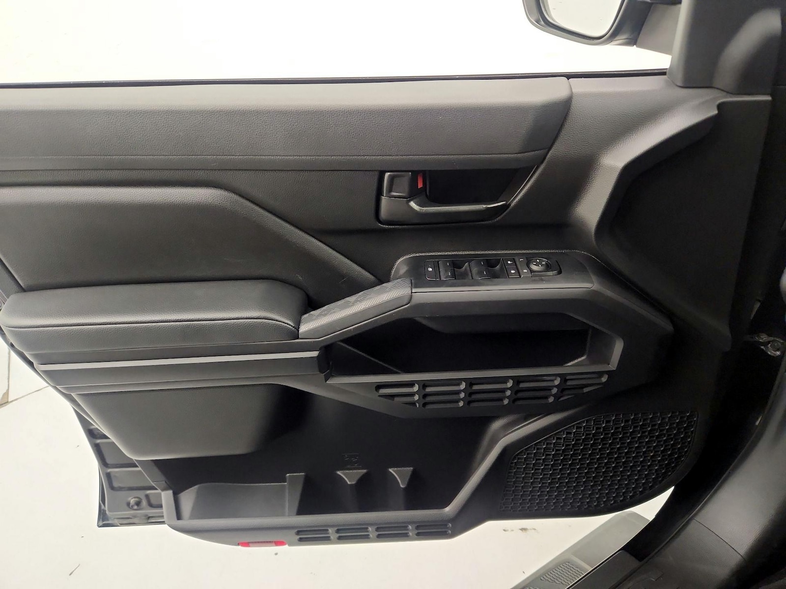2024 Toyota Tacoma SR - Photo 13