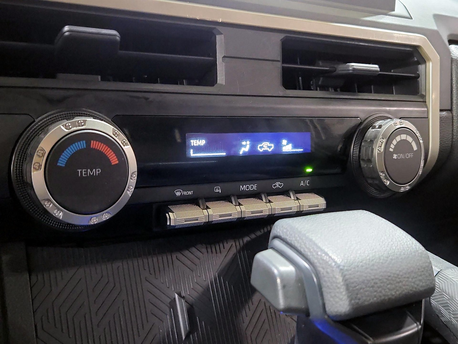 2024 Toyota Tacoma SR - Photo 18