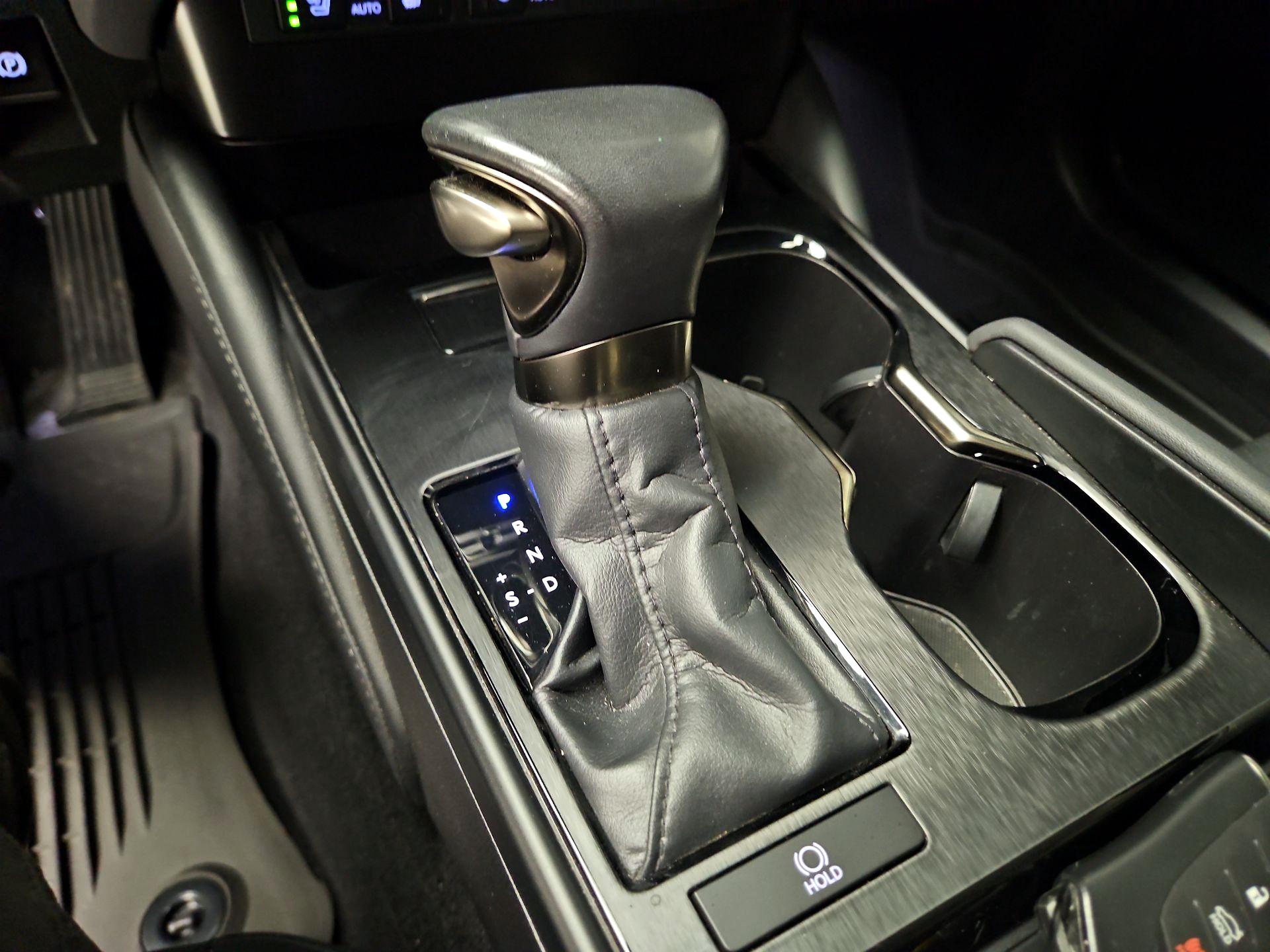 Thumbnail: 2023 Lexus ES - 16