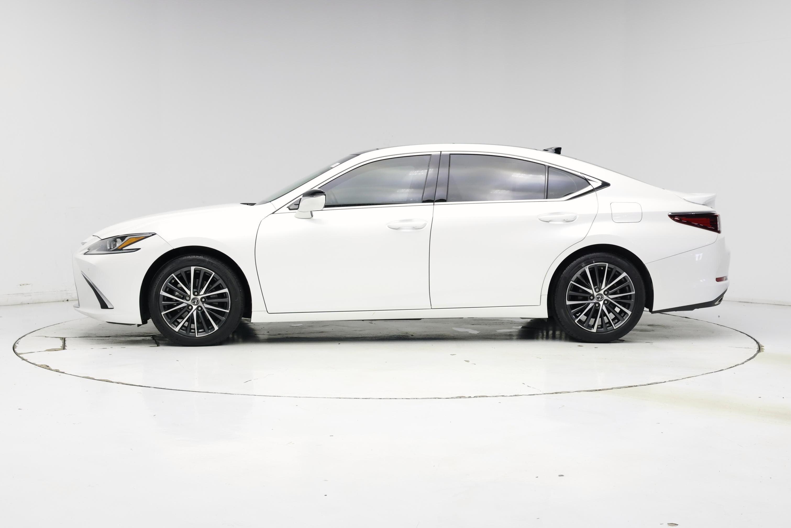 Thumbnail: 2023 Lexus ES - 3