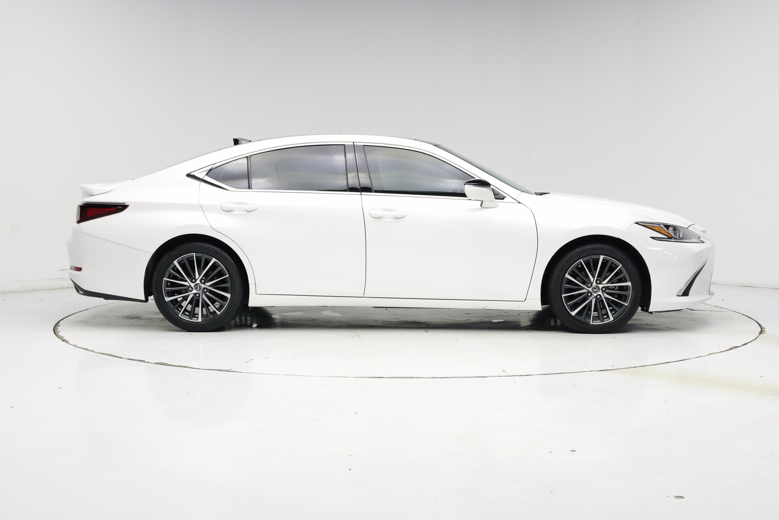 Thumbnail: 2023 Lexus ES - 7
