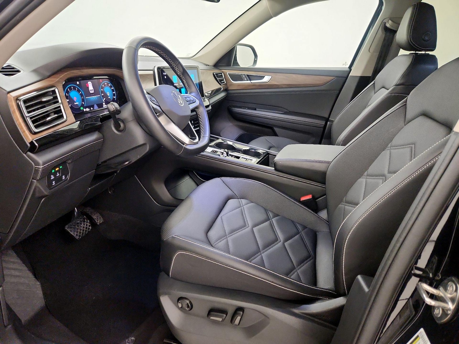 2025 Volkswagen Atlas SE w/Tech - Photo 12