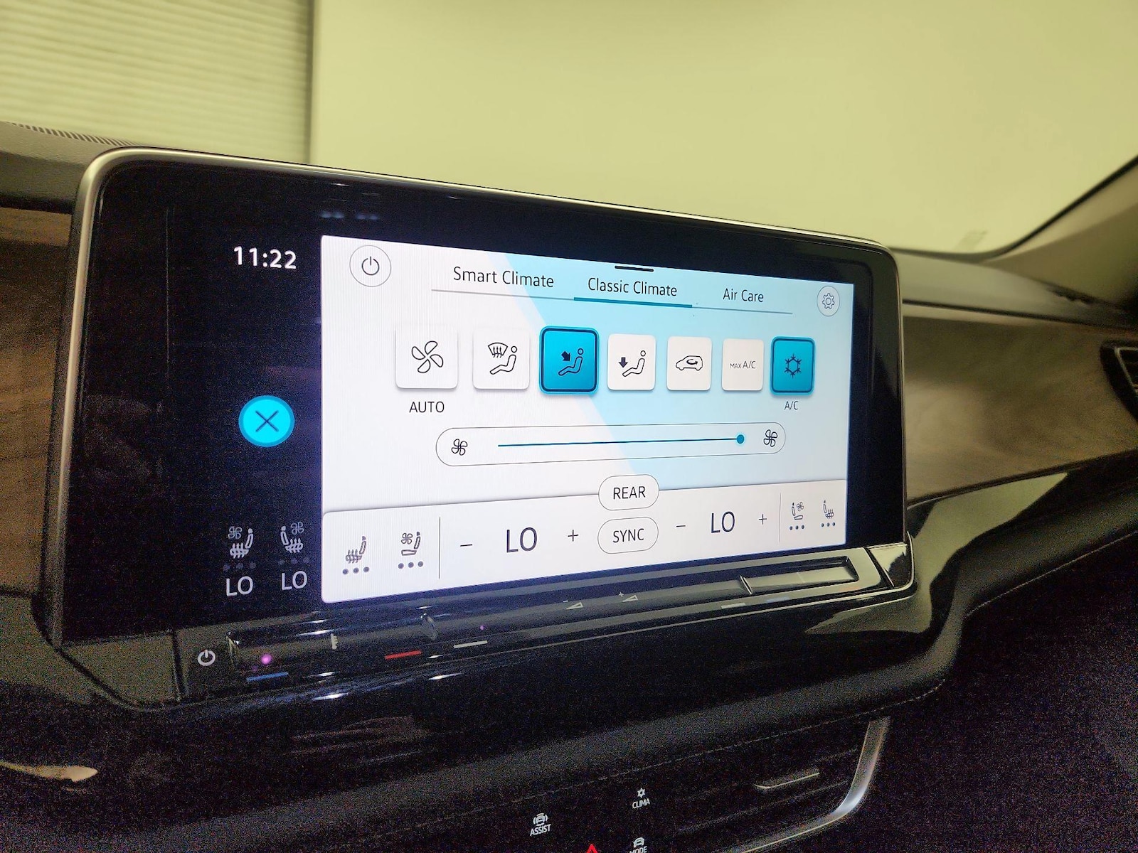 2025 Volkswagen Atlas SE w/Tech - Photo 17