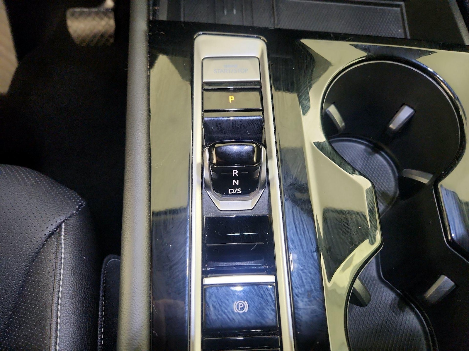 2025 Volkswagen Atlas SE w/Tech - Photo 18