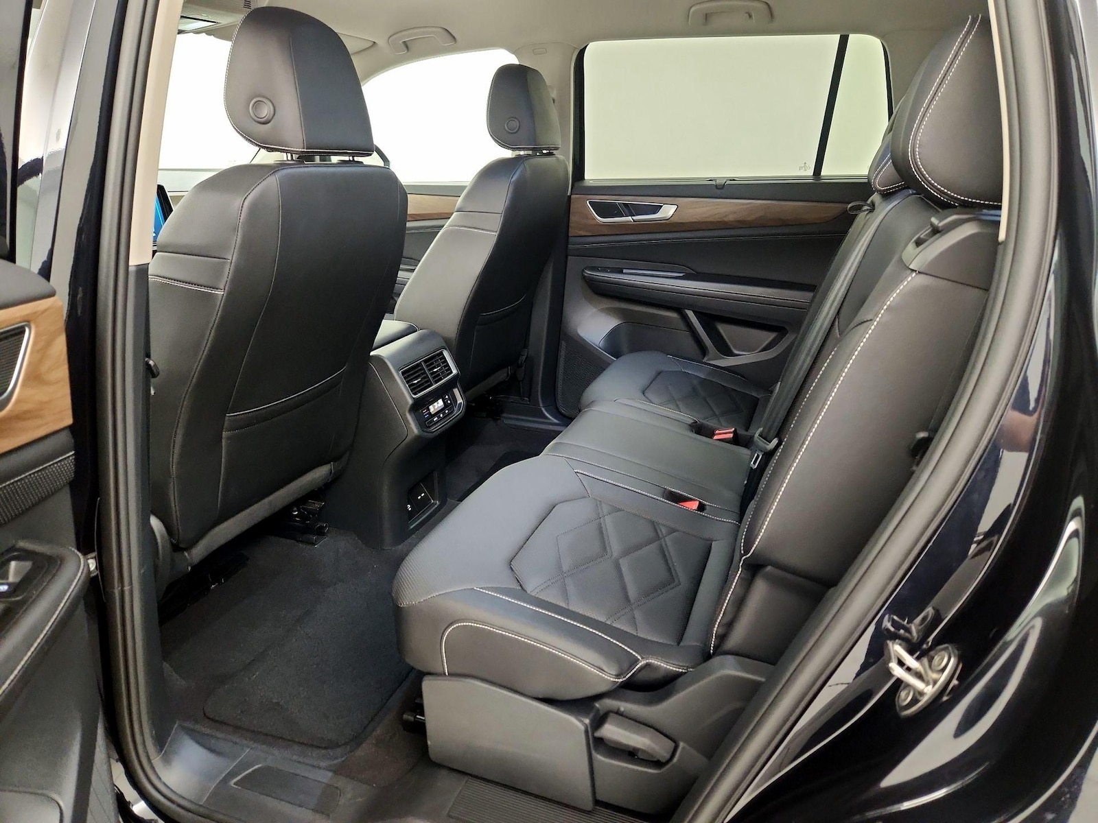 2025 Volkswagen Atlas SE w/Tech - Photo 19
