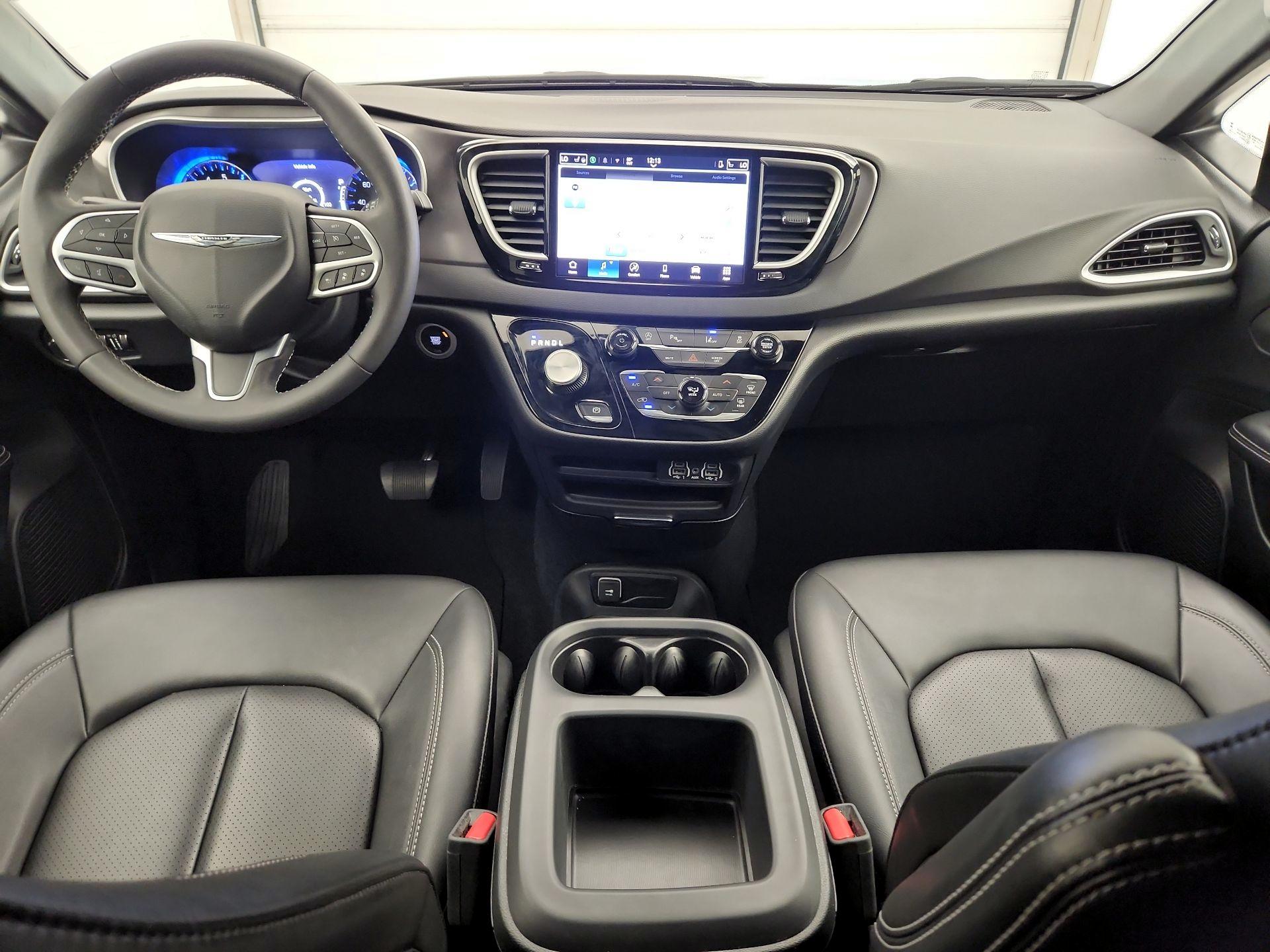 Thumbnail: 2025 Chrysler Pacifica - 9