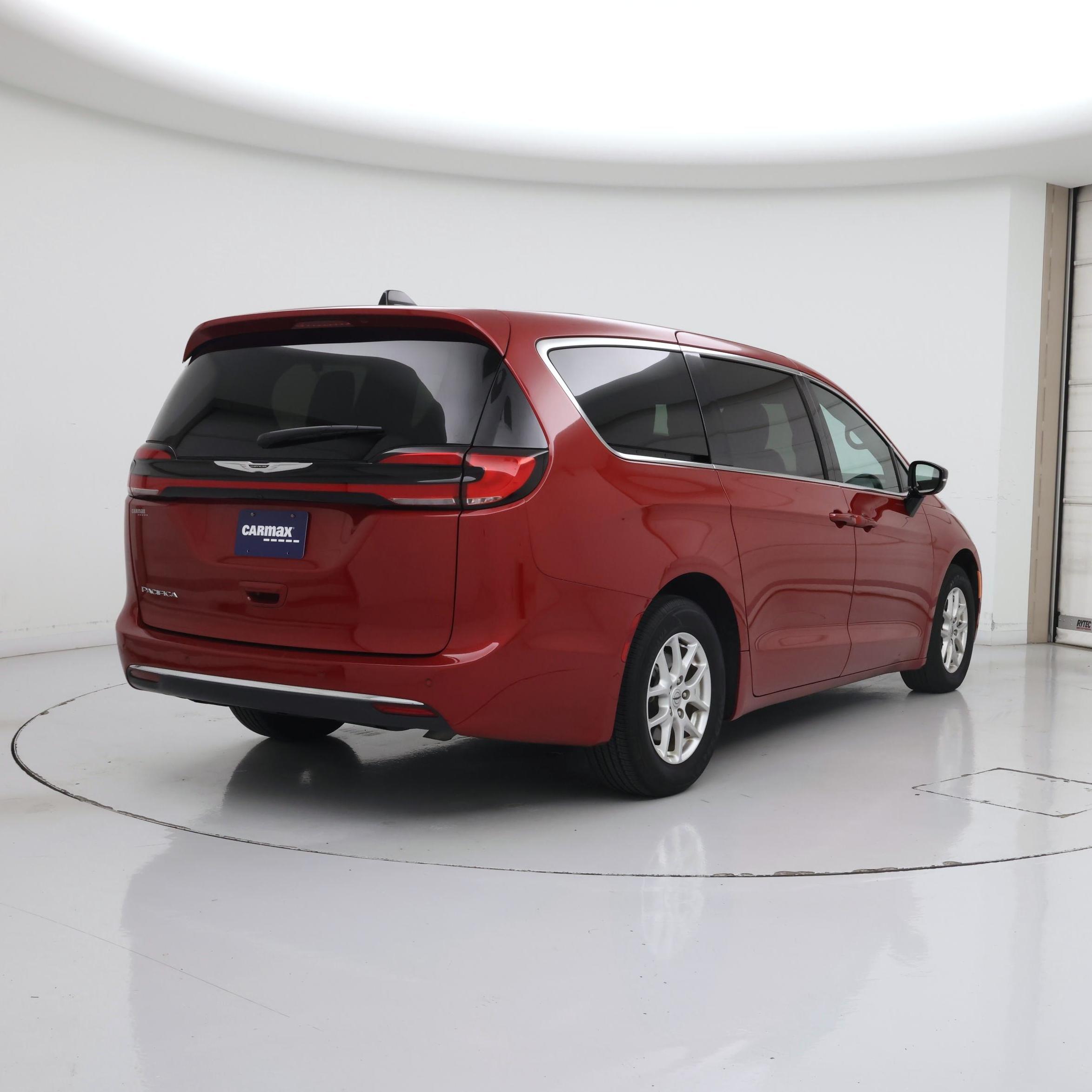 Thumbnail: 2025 Chrysler Pacifica - 8