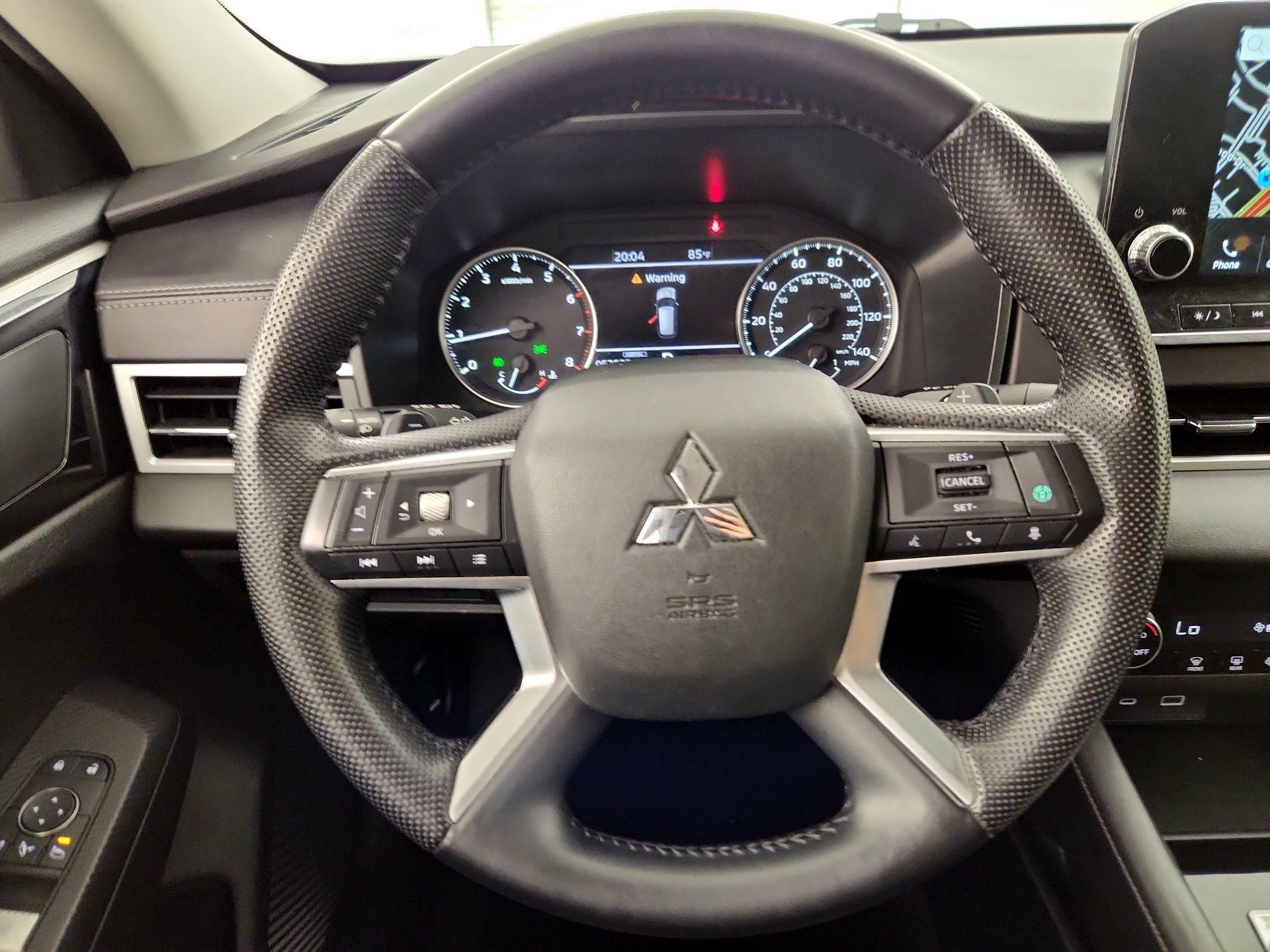 Thumbnail: 2023 Mitsubishi Outlander - 10