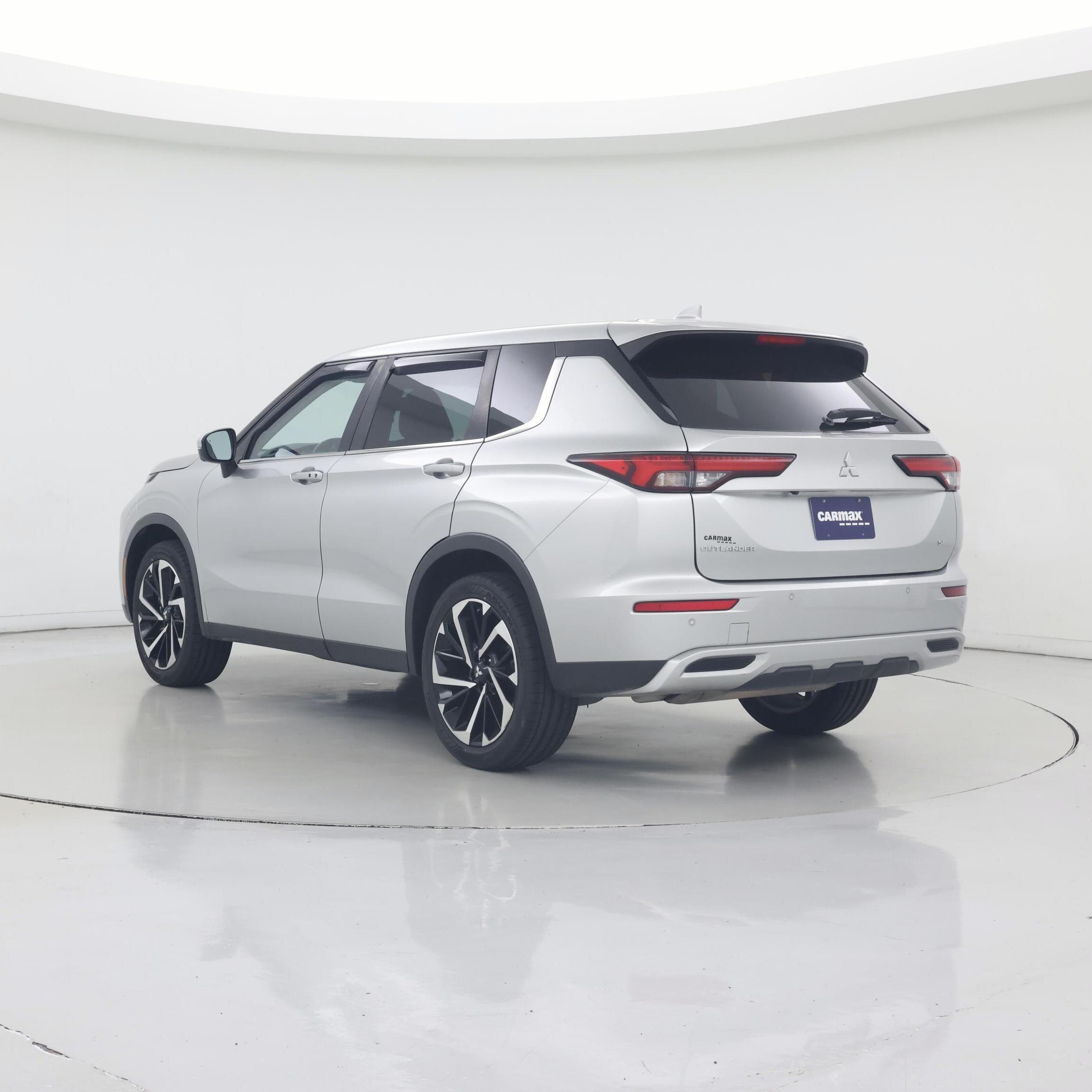 Thumbnail: 2023 Mitsubishi Outlander - 2