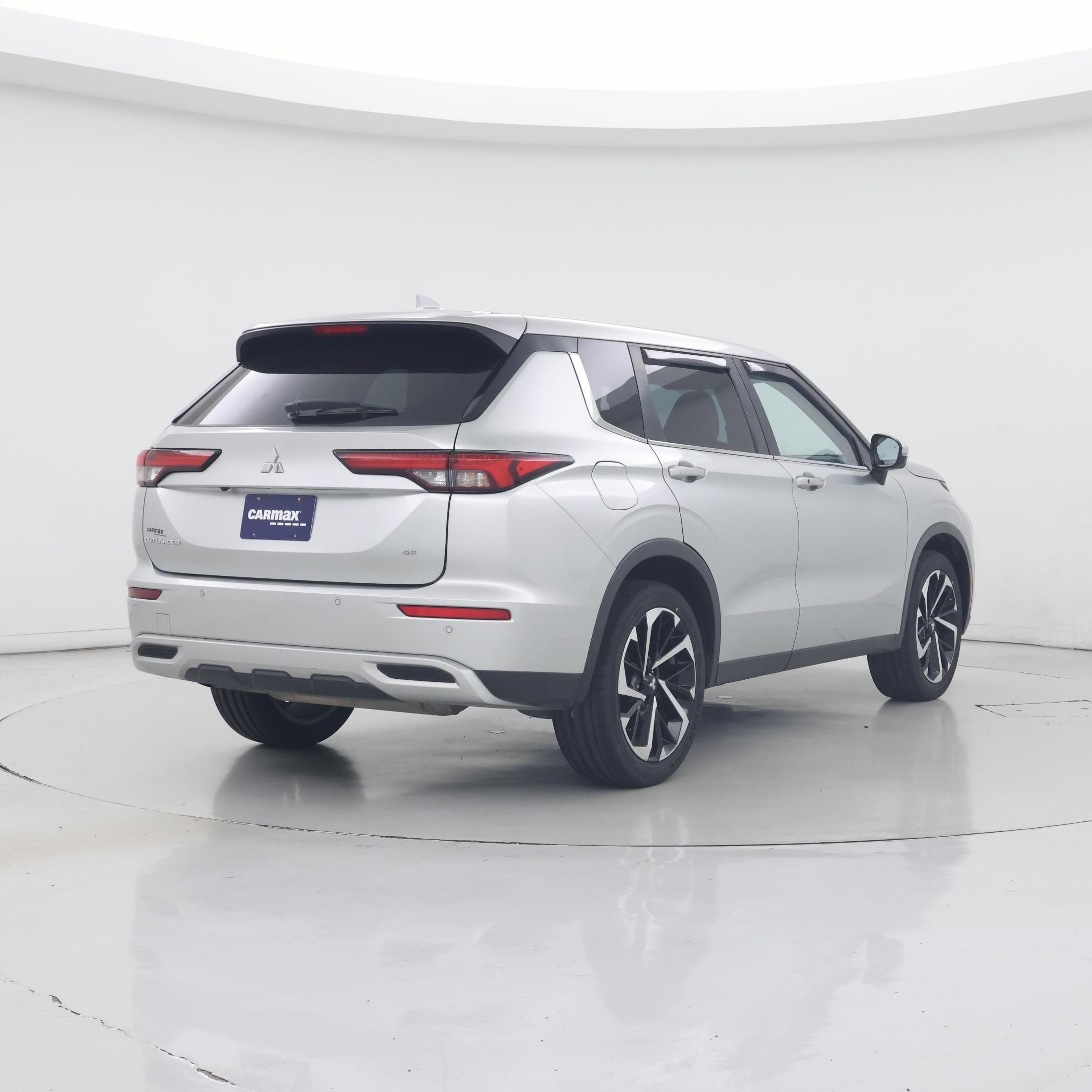 Thumbnail: 2023 Mitsubishi Outlander - 8