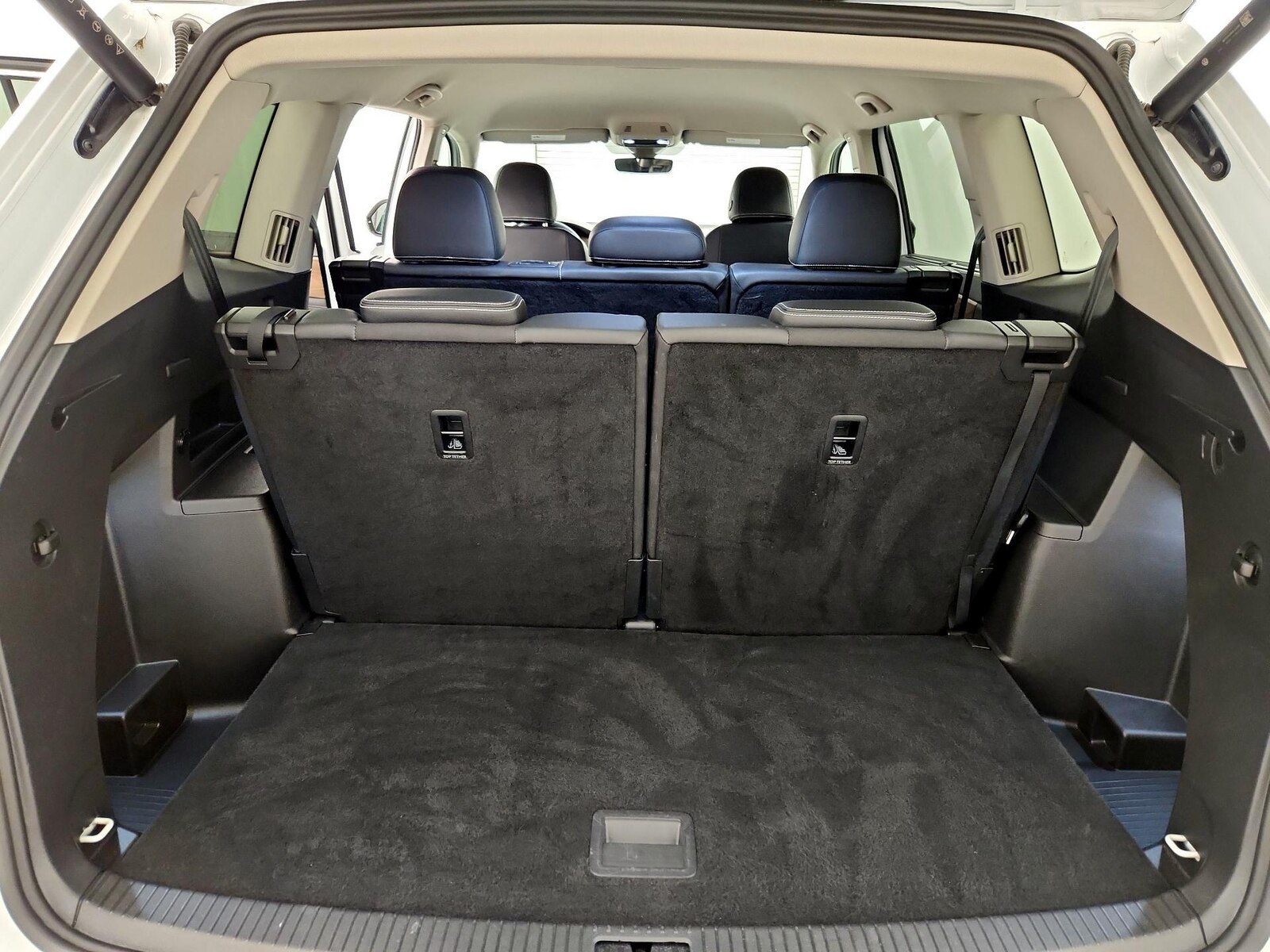 2025 Volkswagen Atlas SE w/Tech - Photo 22