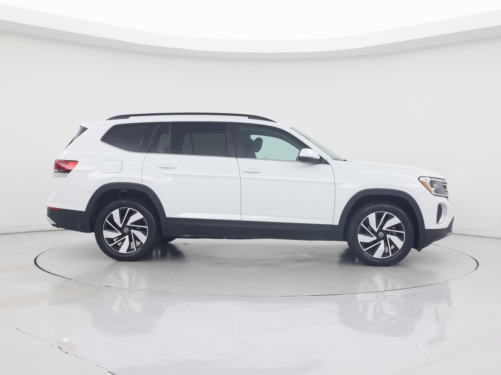 2025 Volkswagen Atlas SE w/Tech - Photo 8