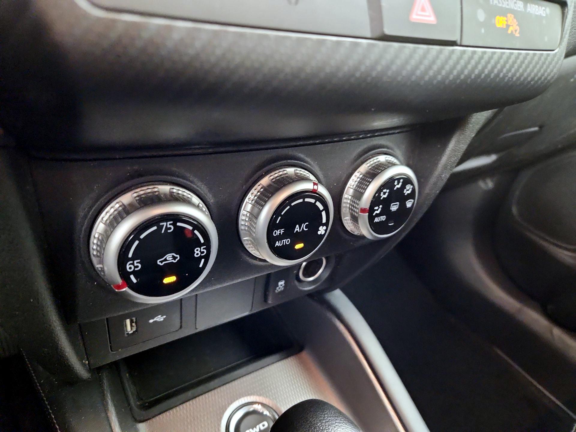 Thumbnail: 2024 Mitsubishi Outlander Sport - 16