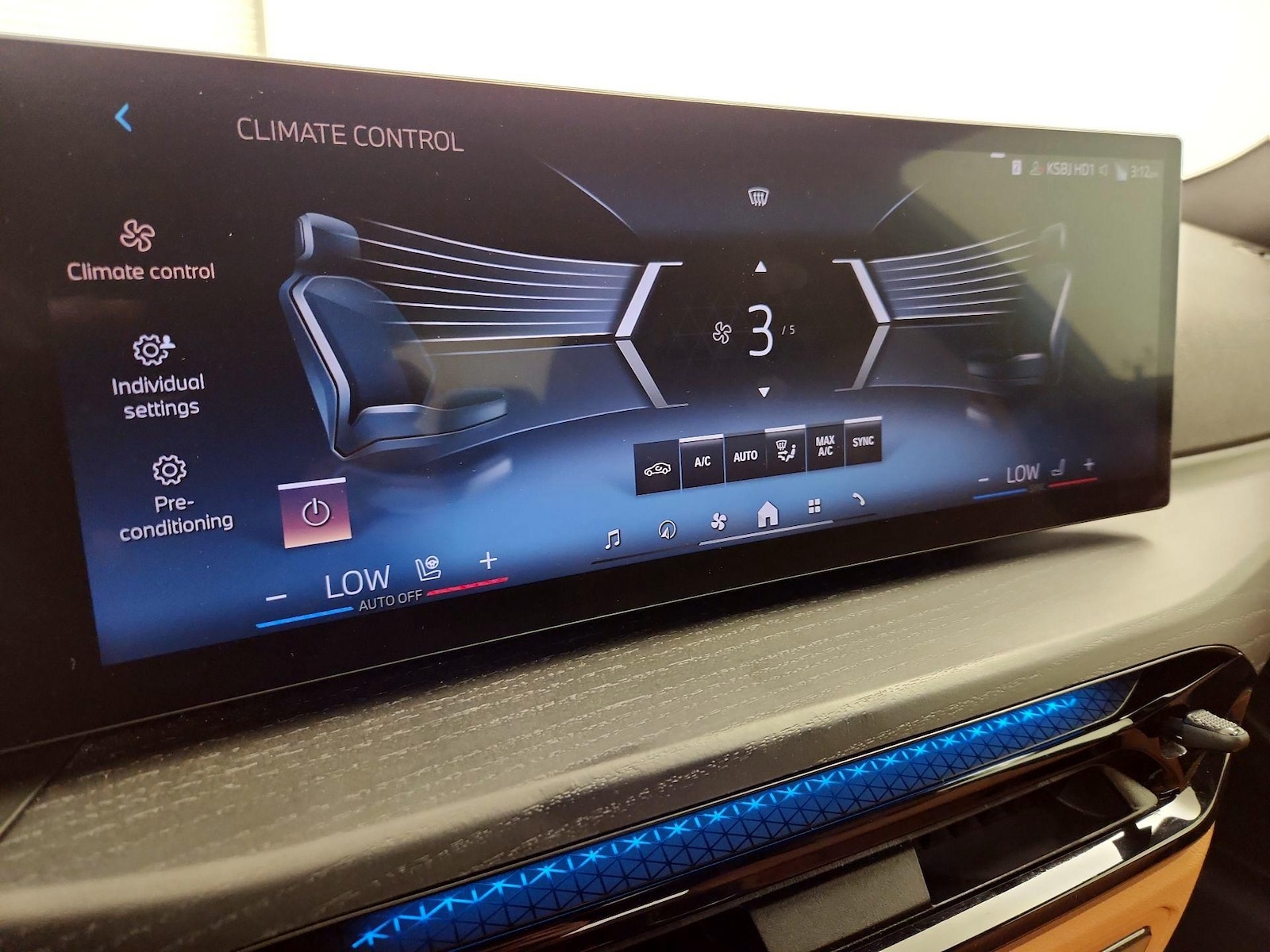 2026 BMW 3 Series 330i - Photo 18