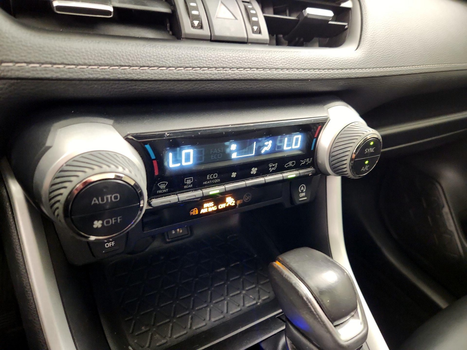2024 Toyota RAV4 XLE Premium - Photo 17