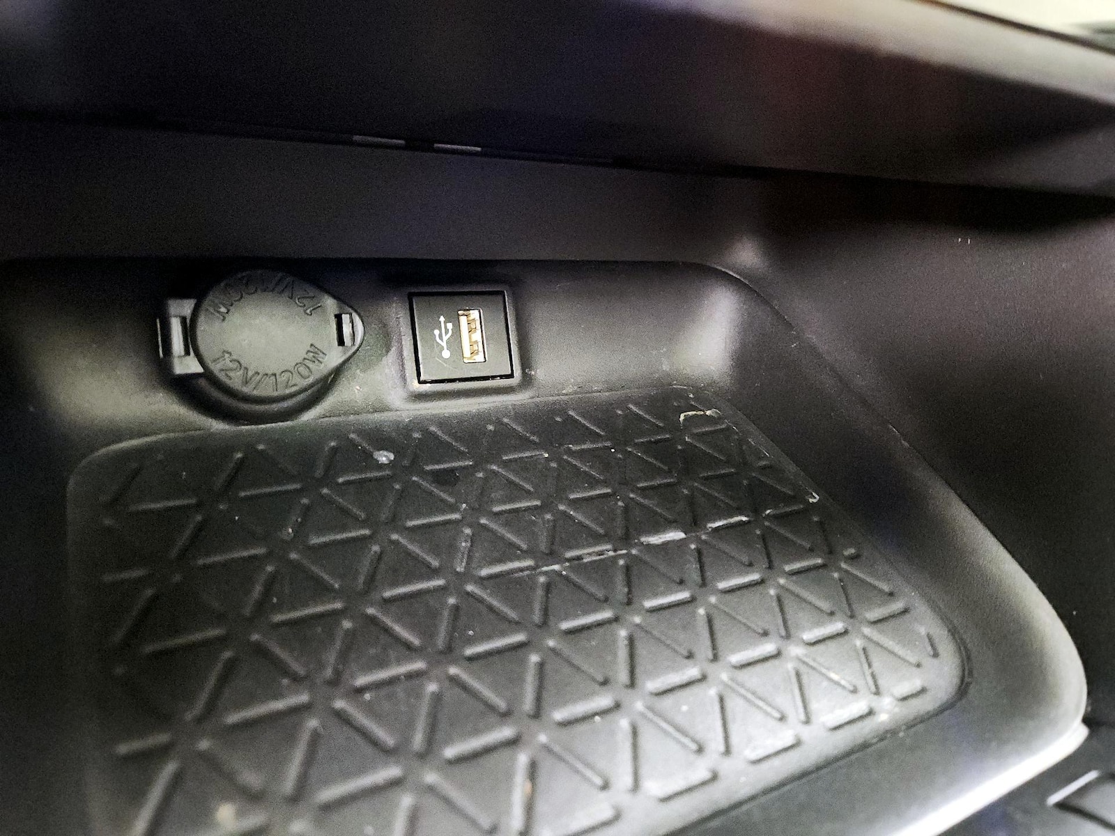 2024 Toyota RAV4 XLE Premium - Photo 19