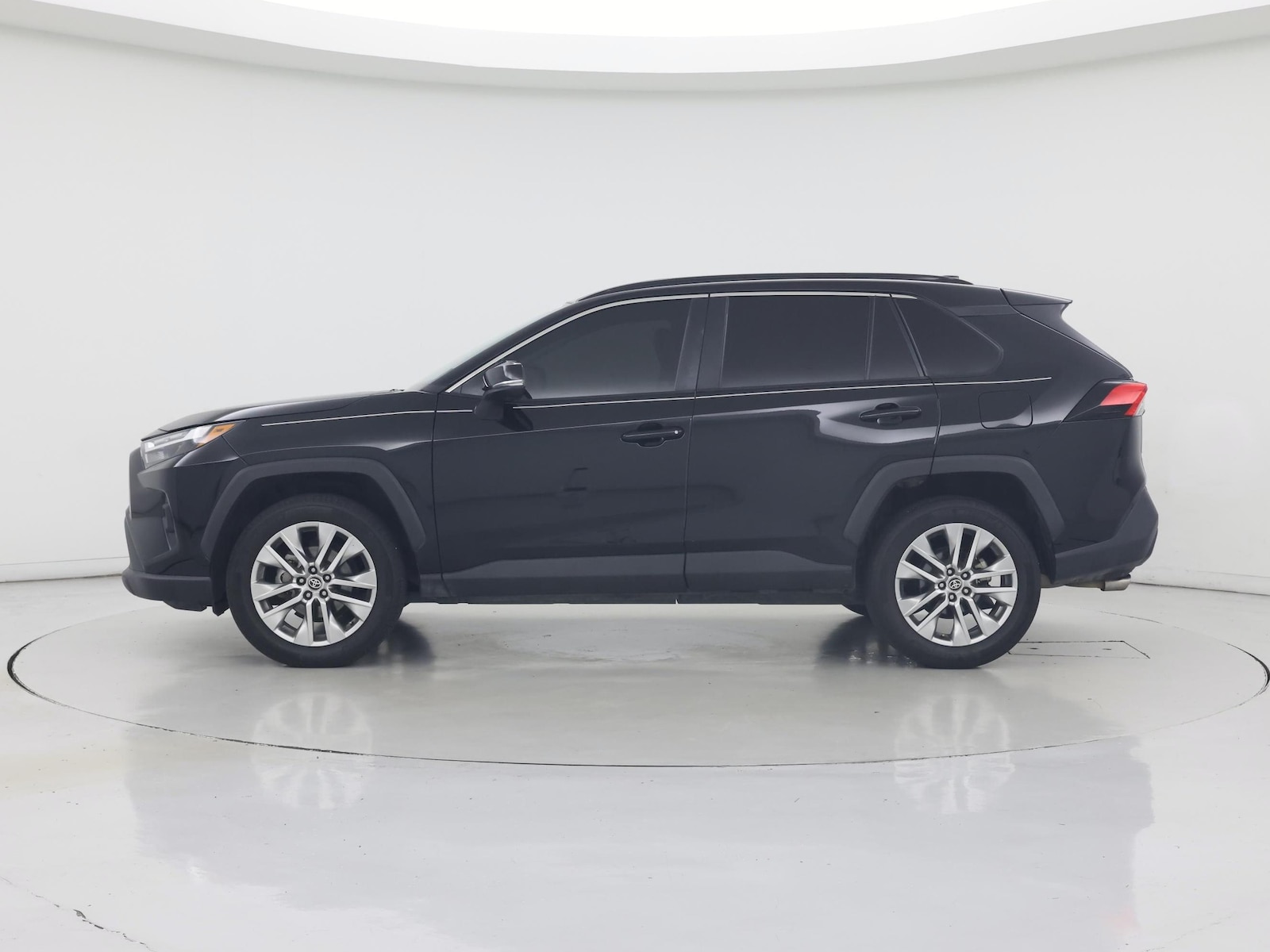 2024 Toyota RAV4 XLE Premium - Photo 4