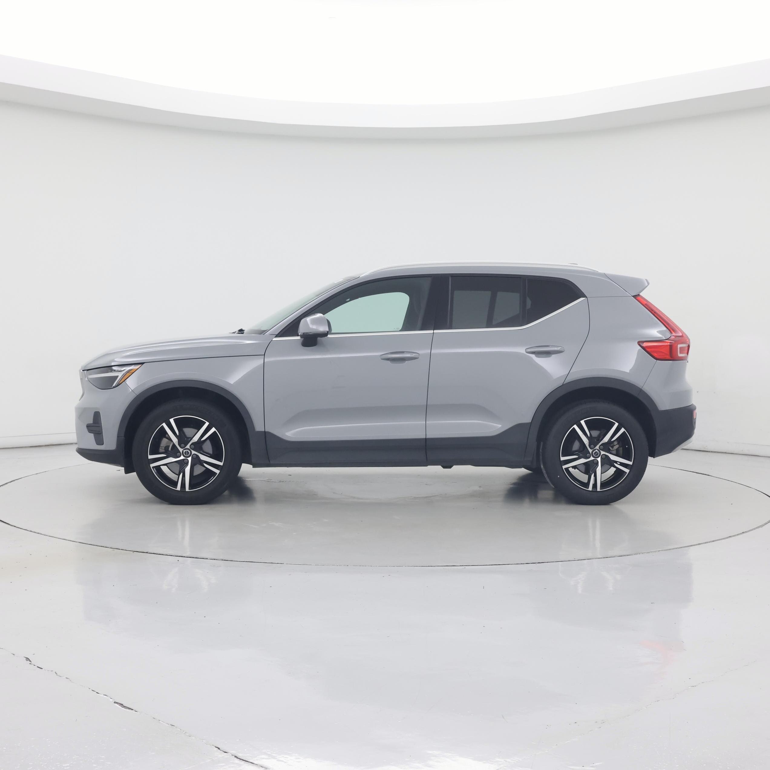 Thumbnail: 2024 Volvo XC40 - 3