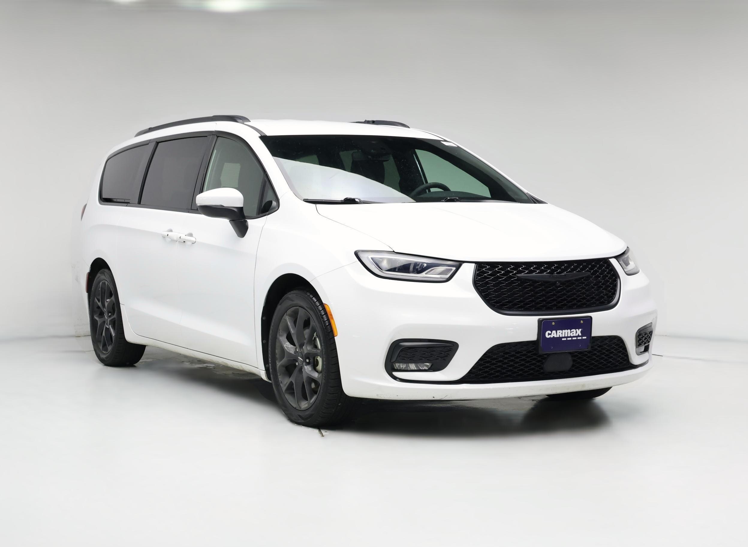 Thumbnail: 2023 Chrysler Pacifica - 1