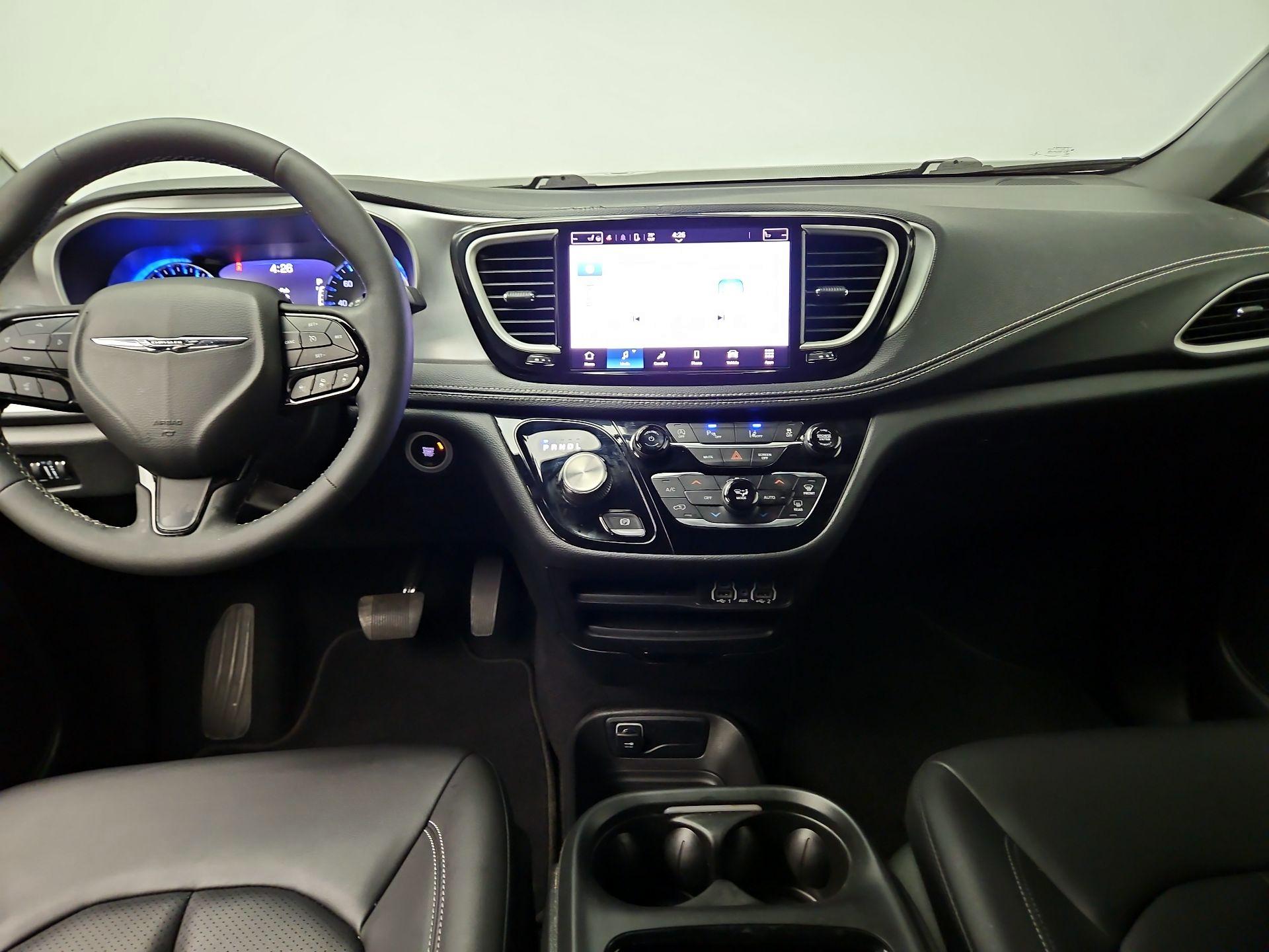 Thumbnail: 2023 Chrysler Pacifica - 9