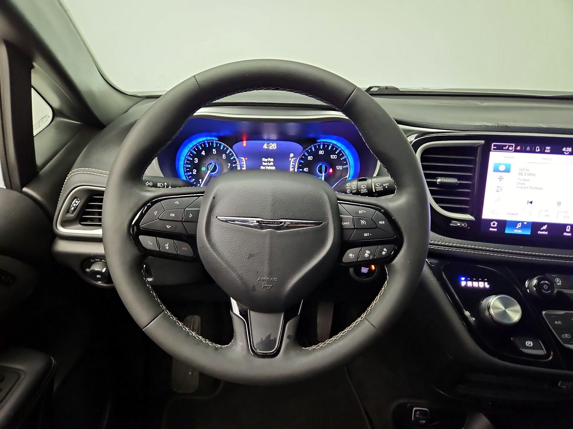 Thumbnail: 2023 Chrysler Pacifica - 10