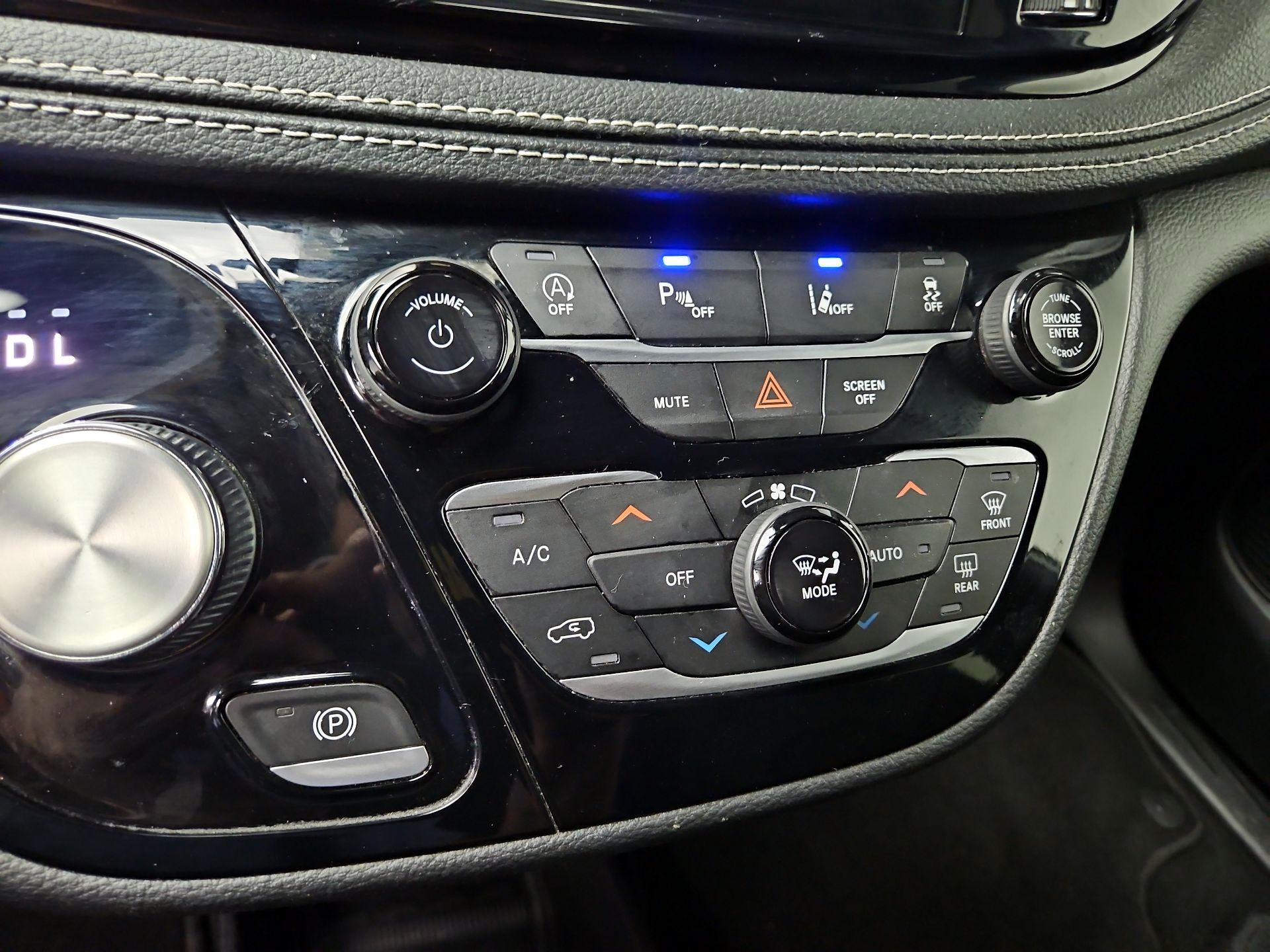 Thumbnail: 2023 Chrysler Pacifica - 16