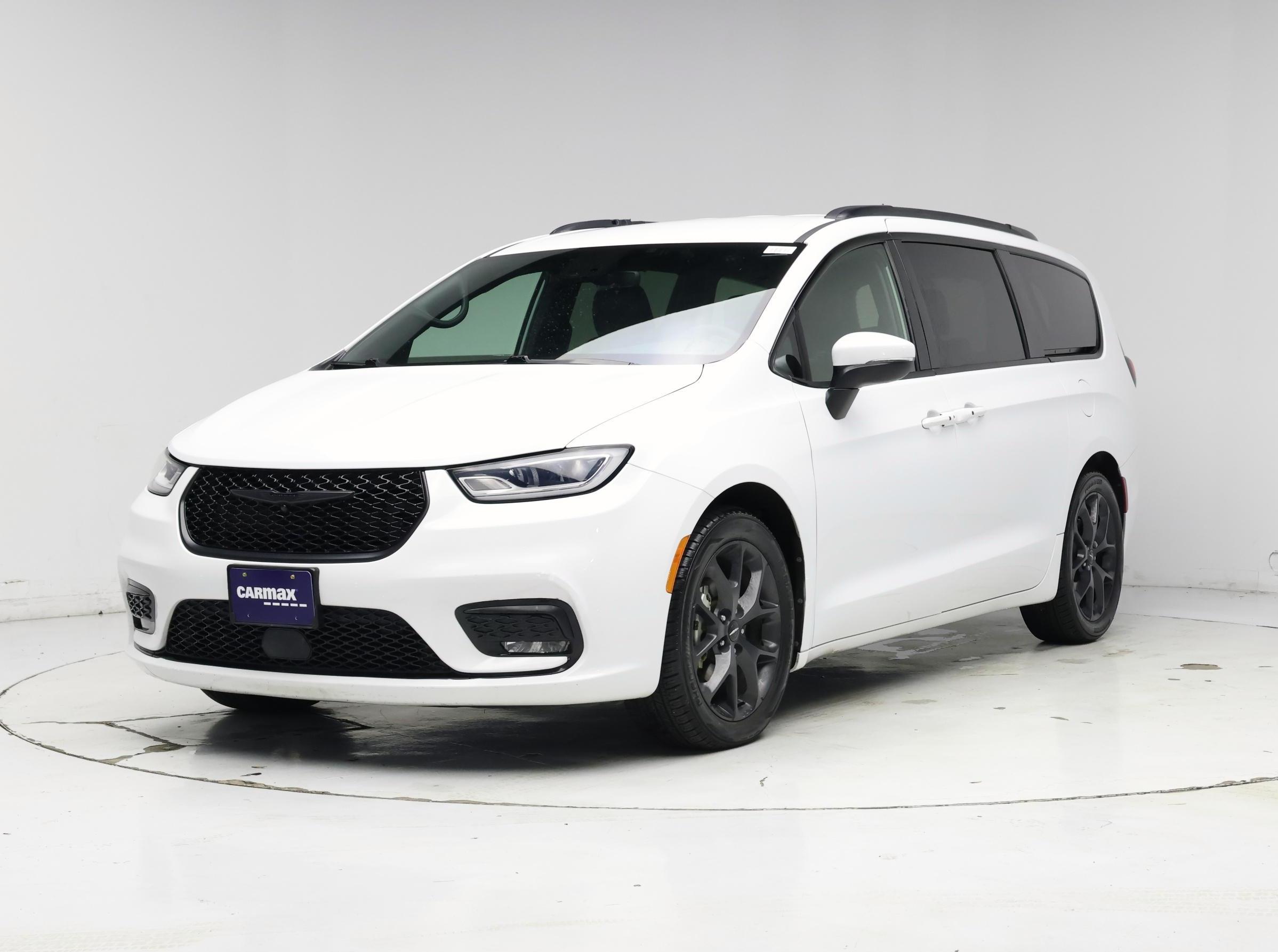 Thumbnail: 2023 Chrysler Pacifica - 4